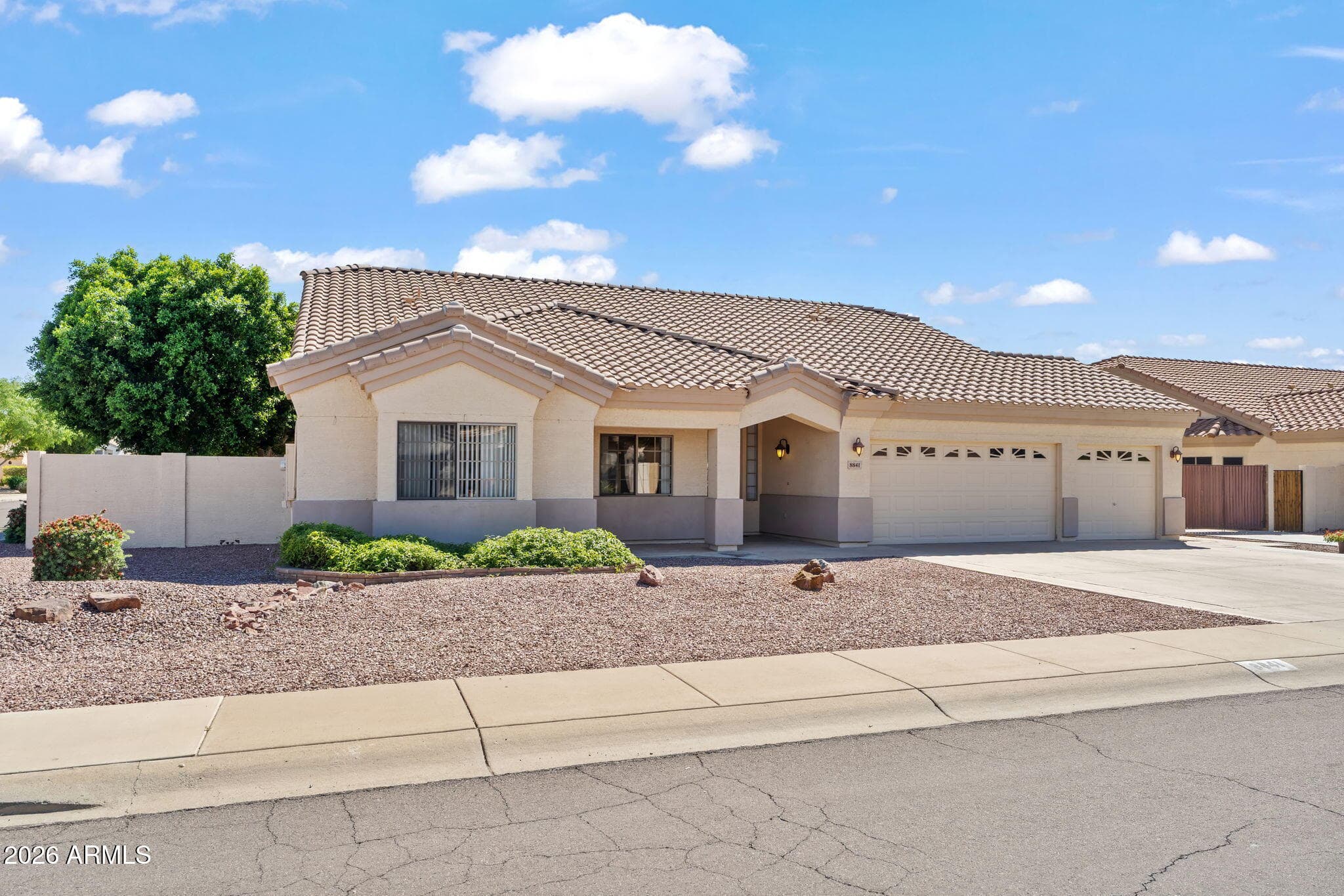 8841 W Port Royale Ln — photo 2