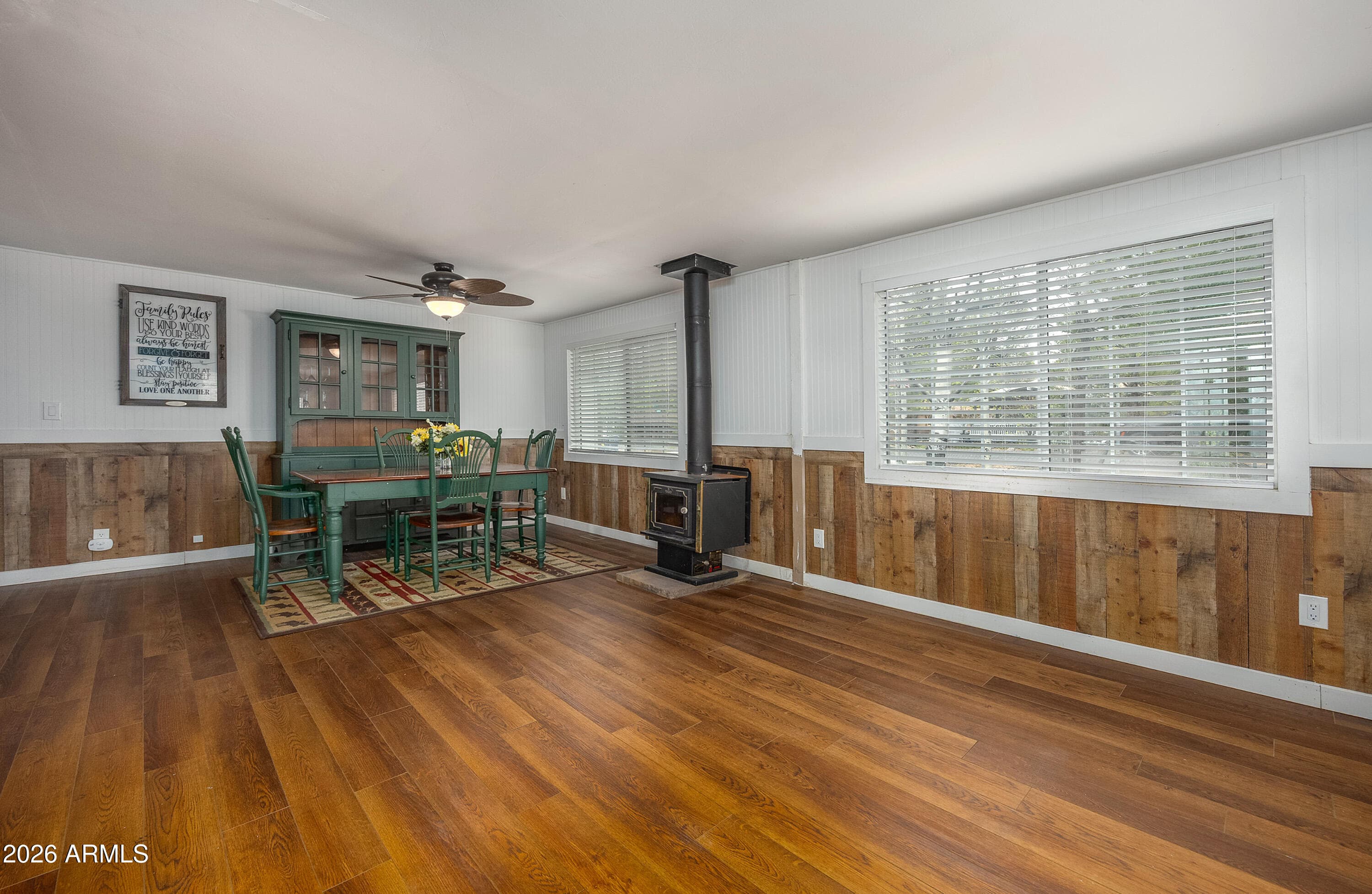535 E OAK DR - Photo 2
