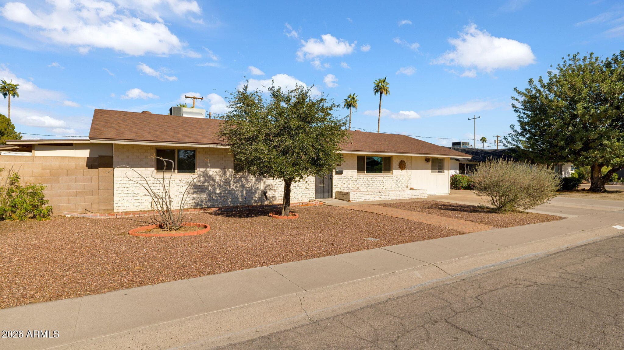 7526 E Minnezona Ave — photo 2