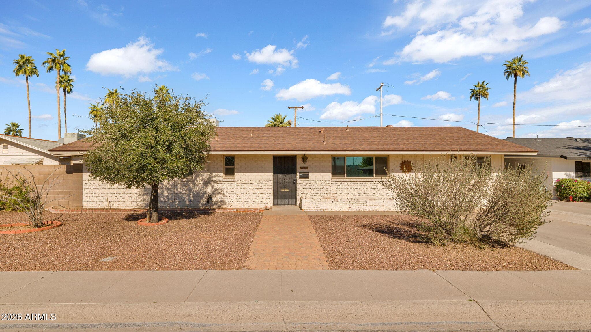 7526 E Minnezona Ave — photo 1