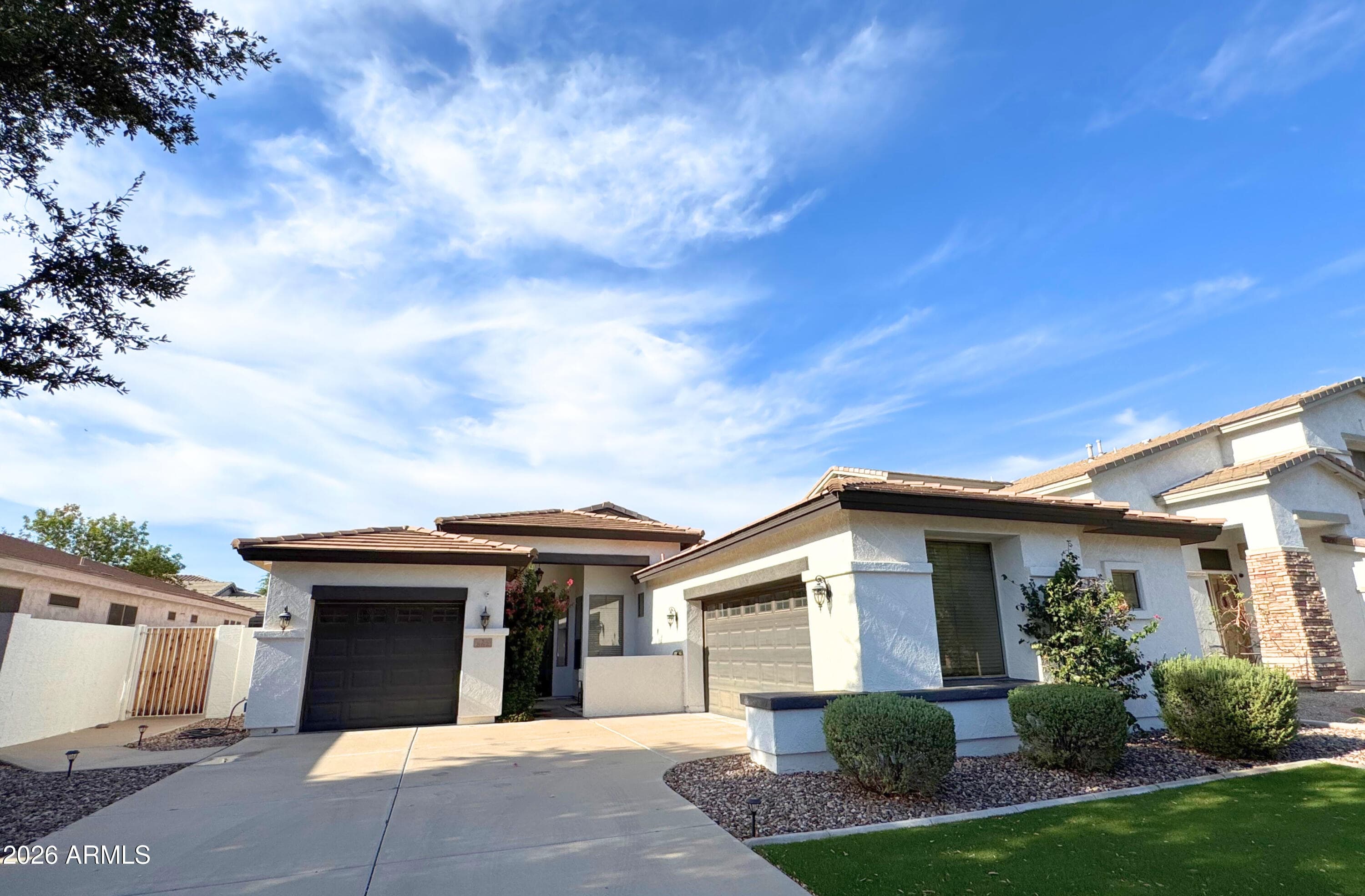 862 E Gemini Pl — photo 1