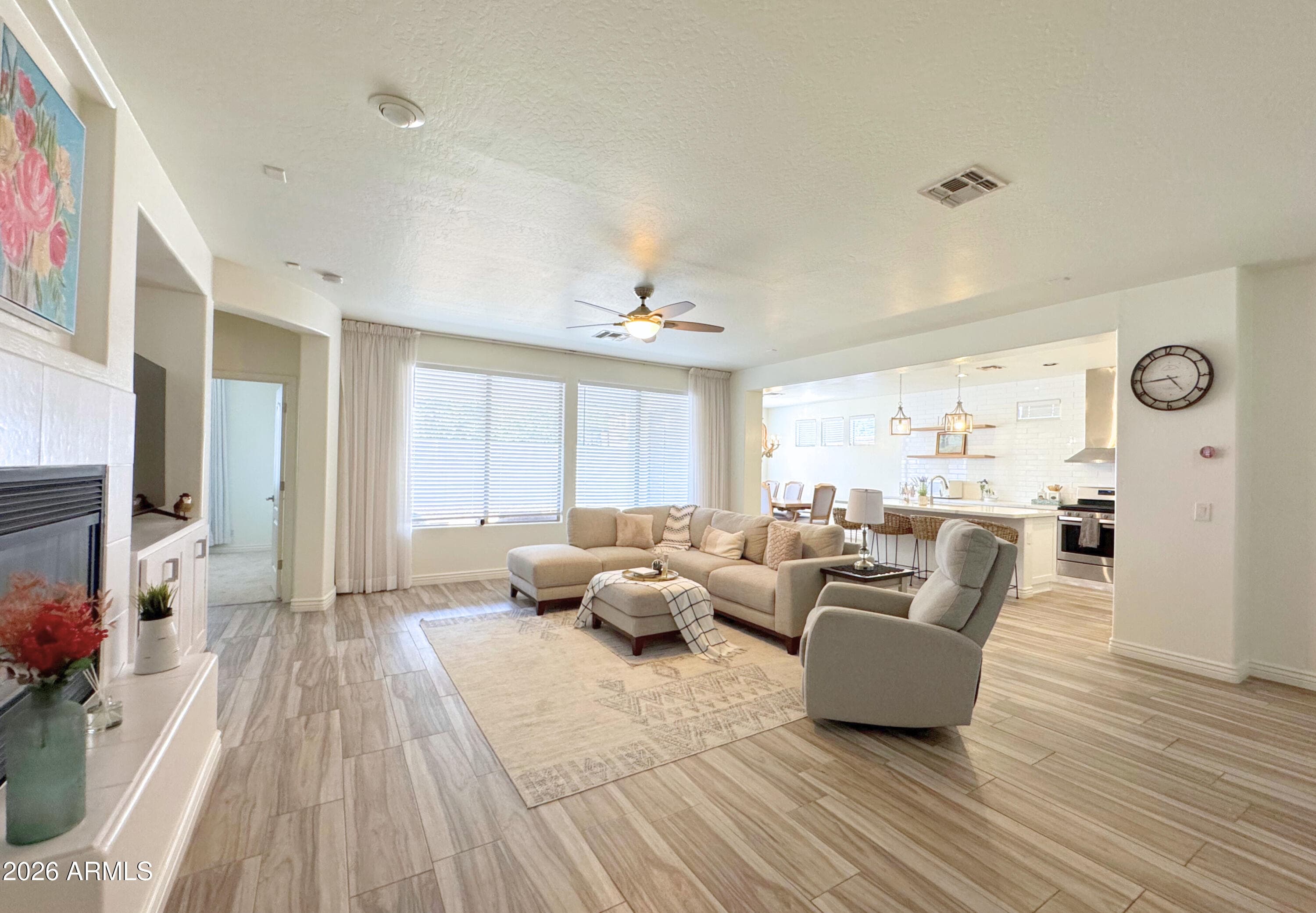 862 E Gemini Pl — photo 2