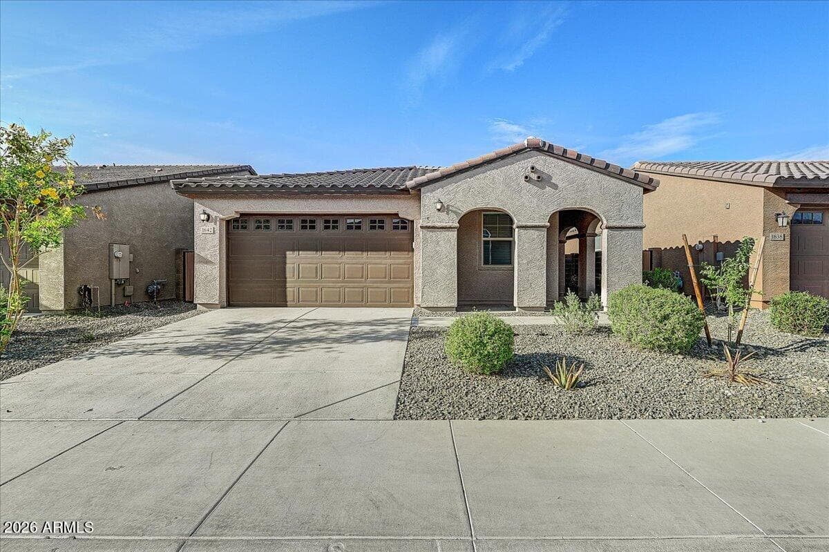 1642 W Monte Way — photo 1
