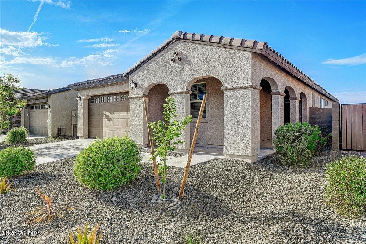 1642 W Monte Way — photo 2
