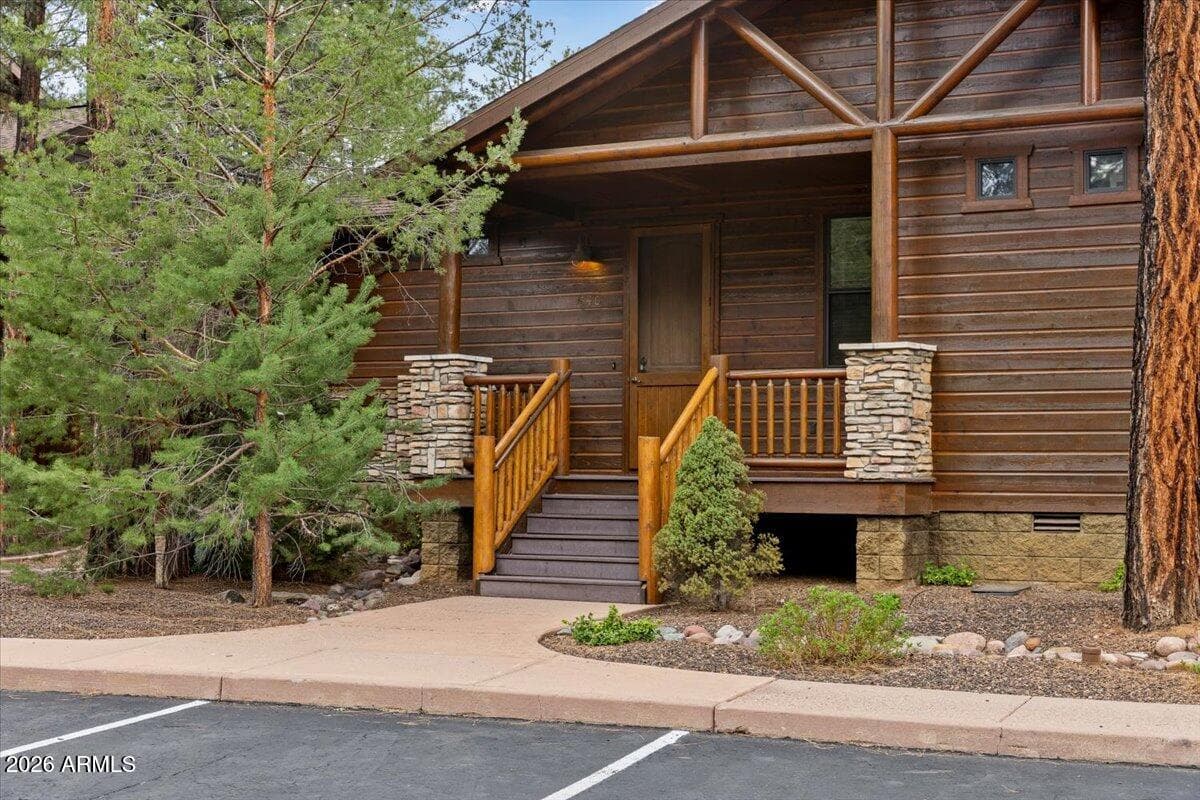 540 S Spirea Ln — photo 2