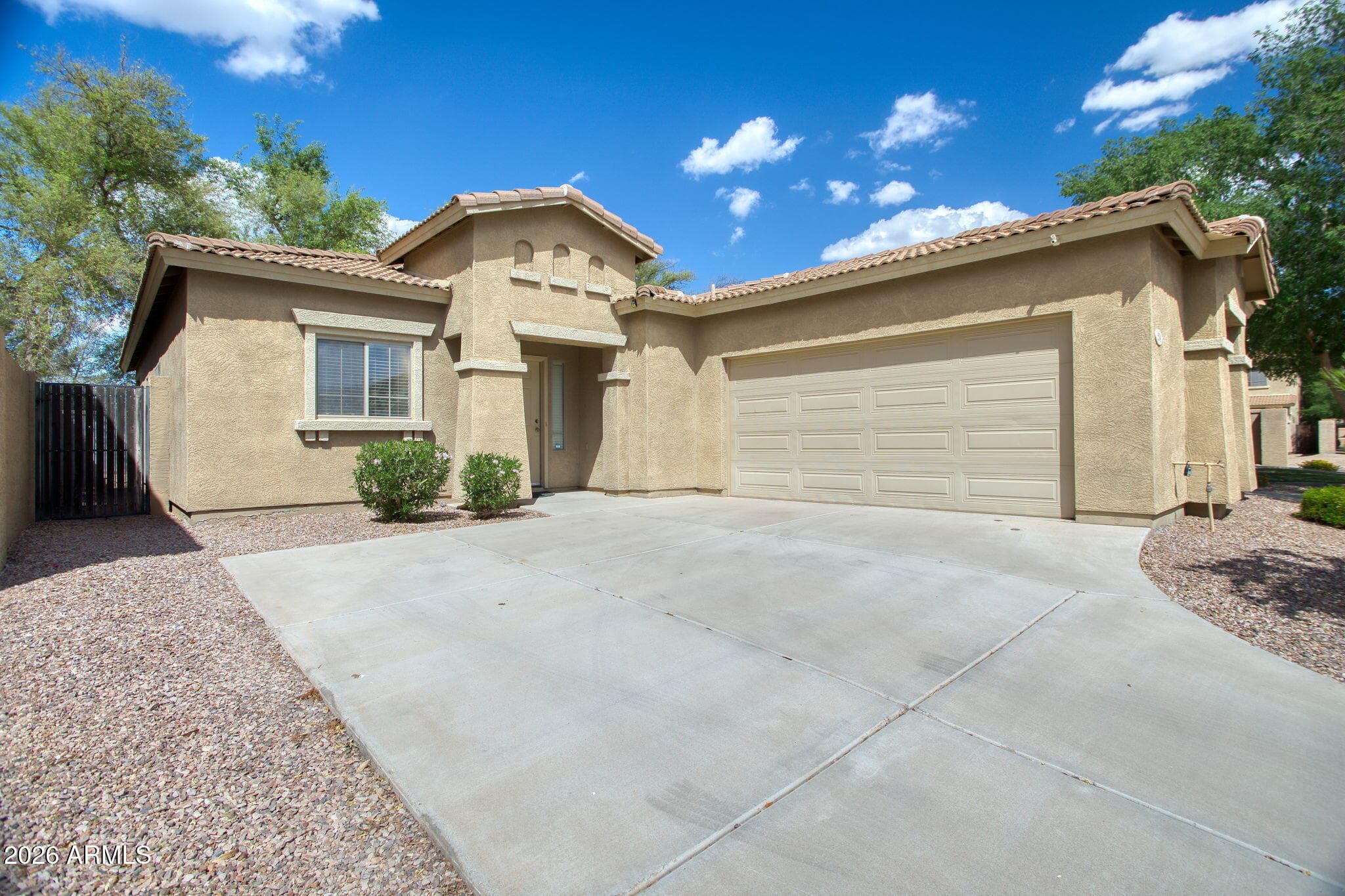 554 E San Carlos Way — photo 1