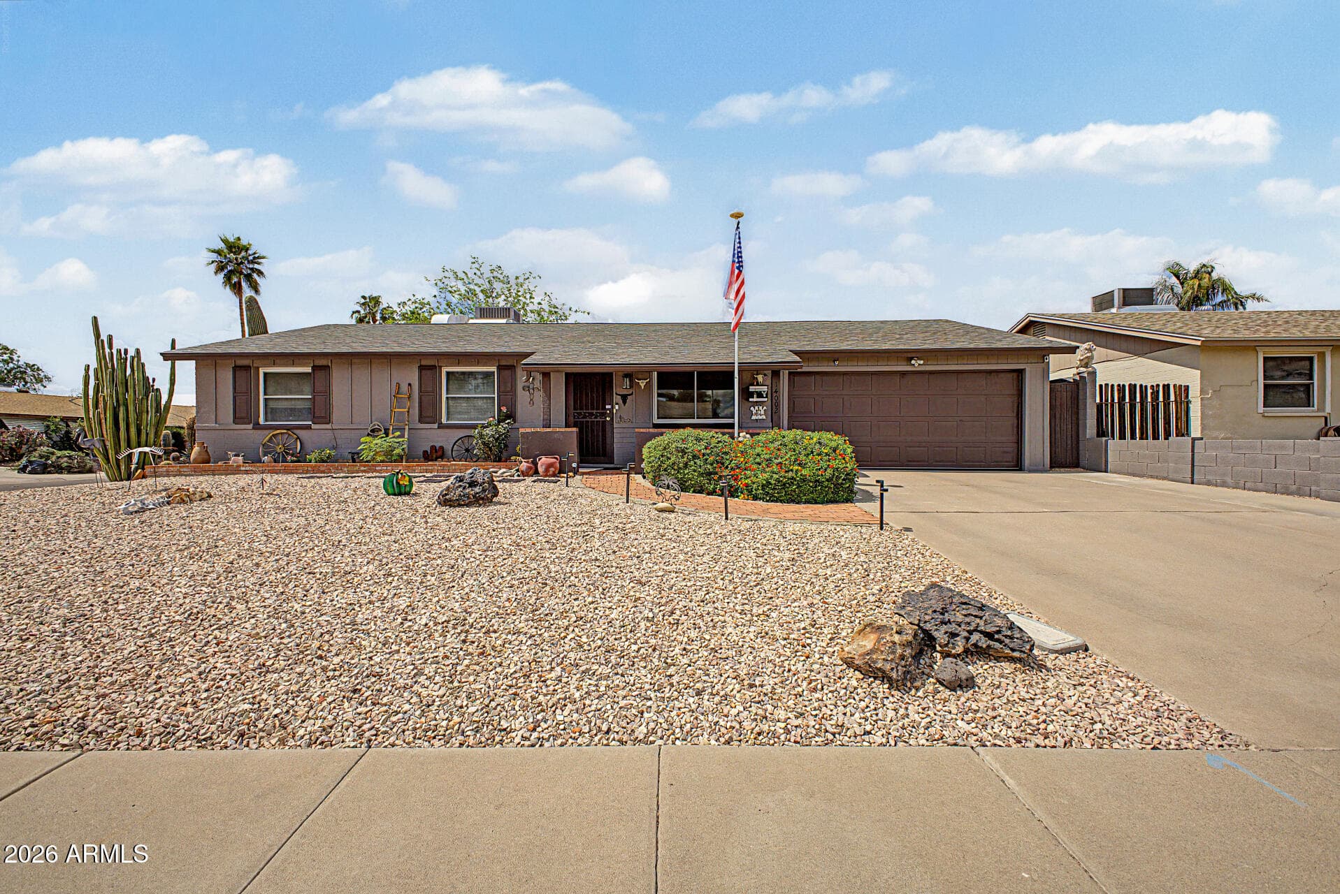 14002 N 37th Pl — photo 2