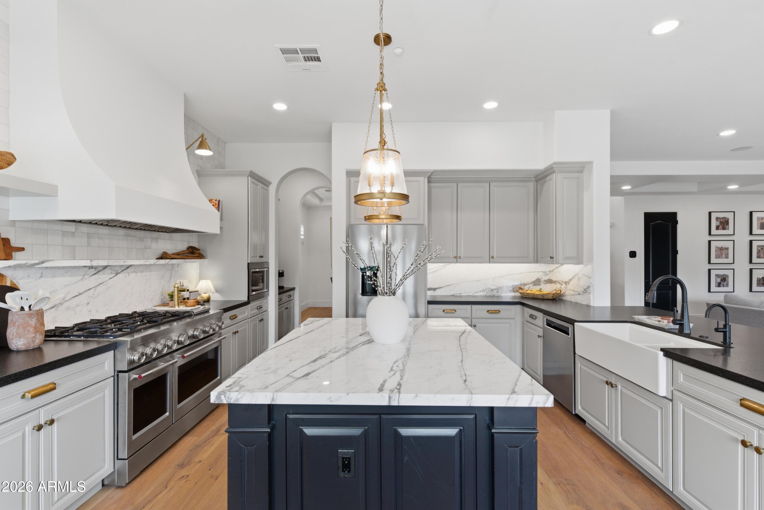 9219 W Molly Ln — photo 2