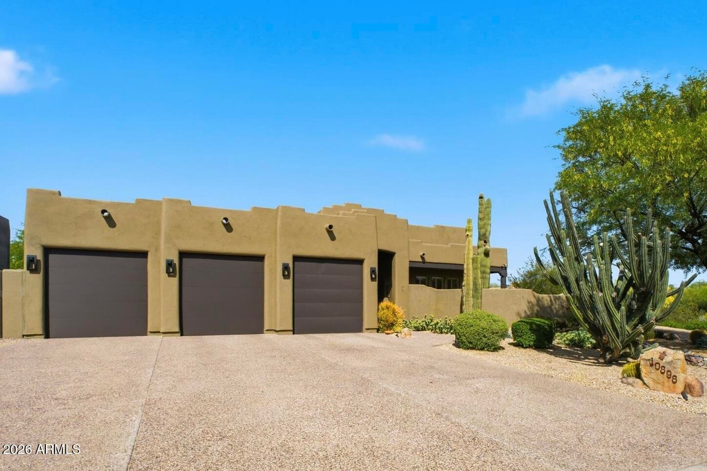10898 E Dale Ln — photo 2