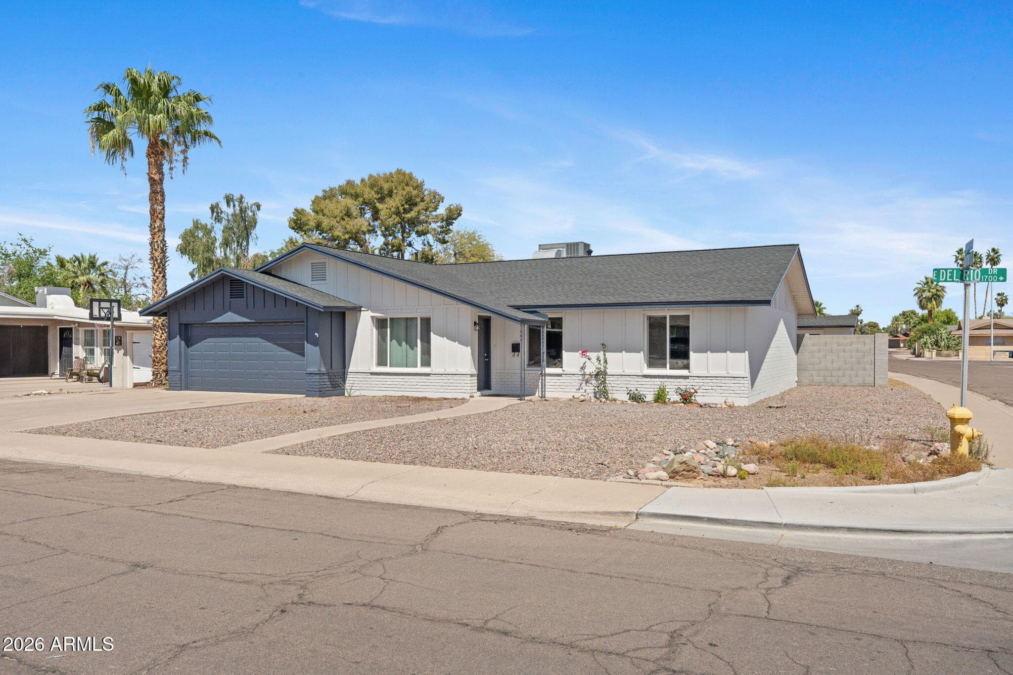 1664 E Del Rio Dr — photo 2