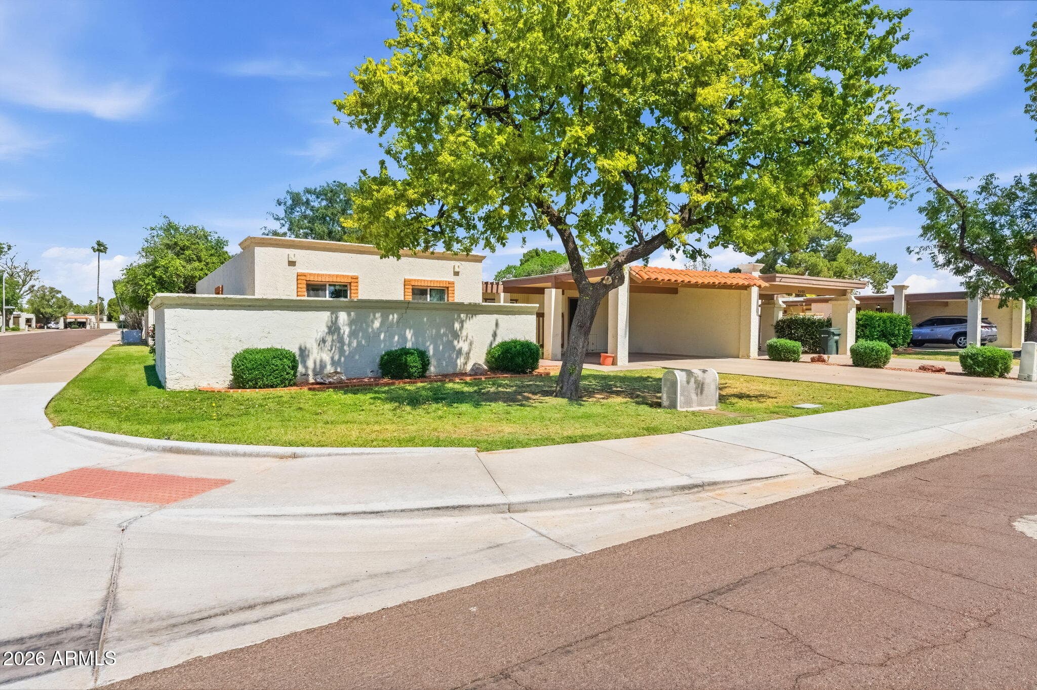 2926 W Lamar Rd — photo 2