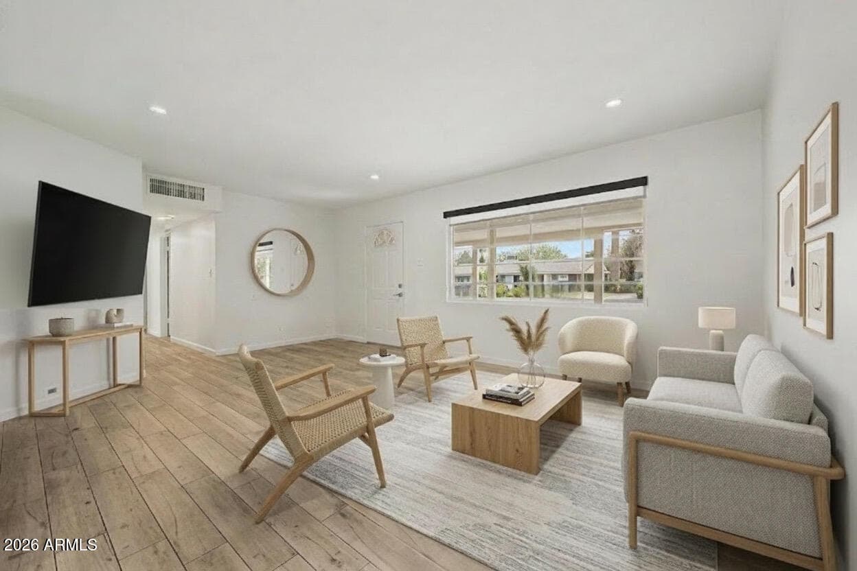 210 E El Camino Dr — photo 2