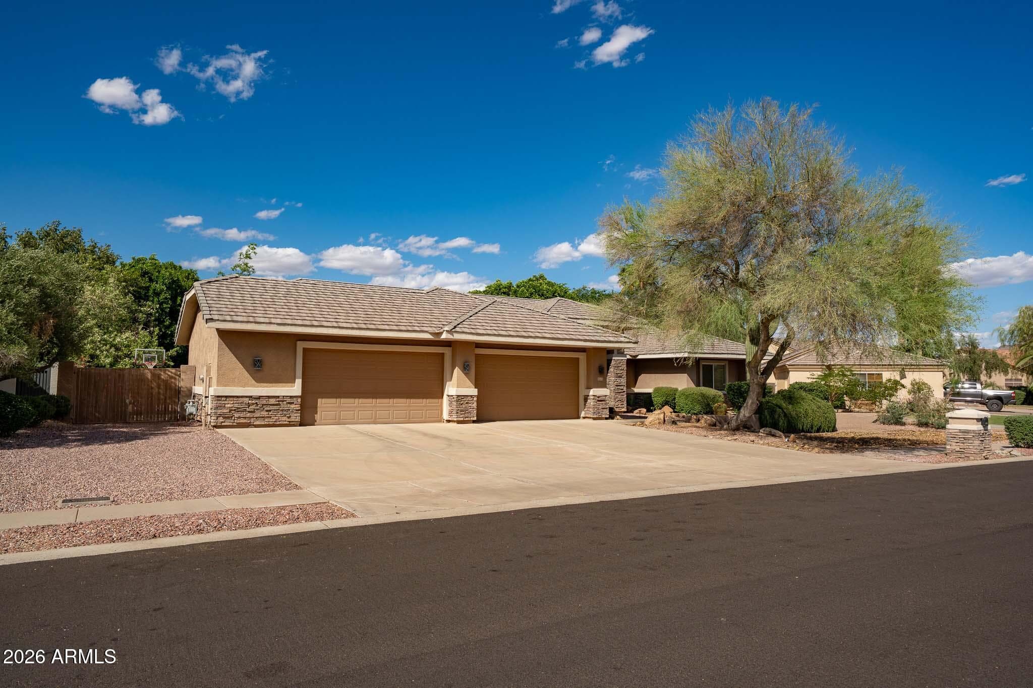 8216 W Briden Ln — photo 2