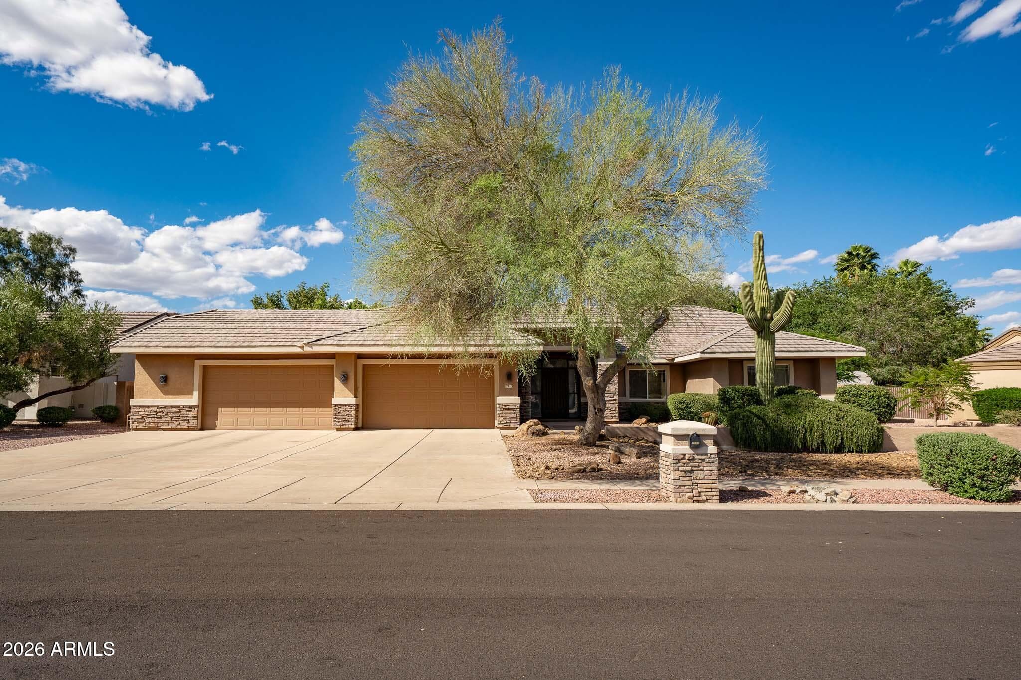 8216 W Briden Ln — photo 1
