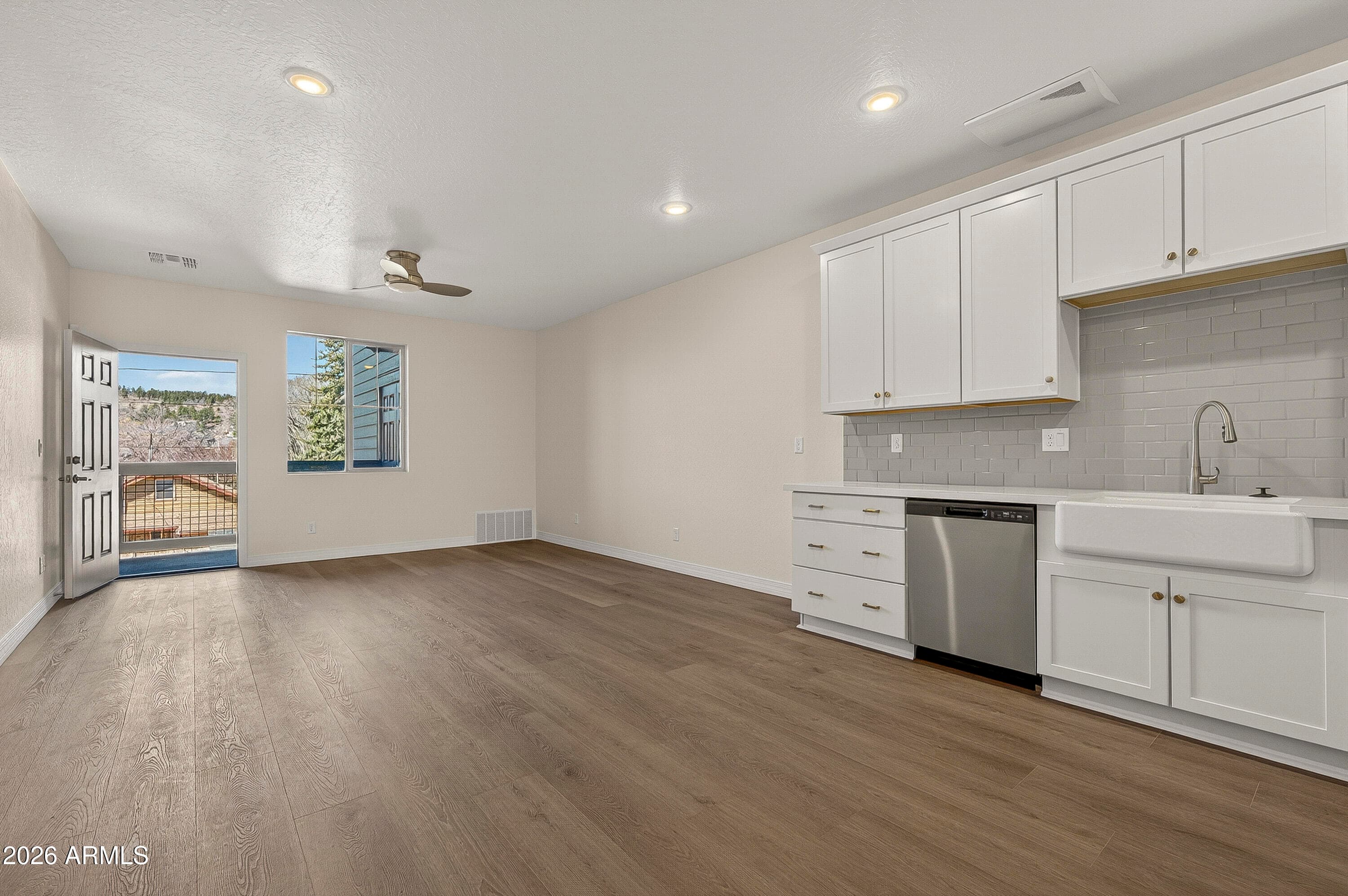 207 S BEAVER ST - Photo 3
