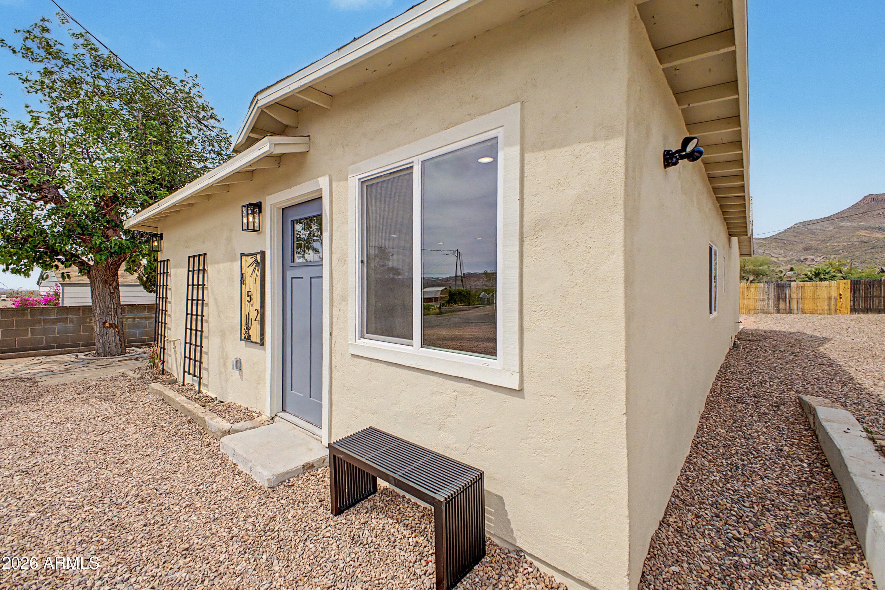 452 W Ray St — photo 2