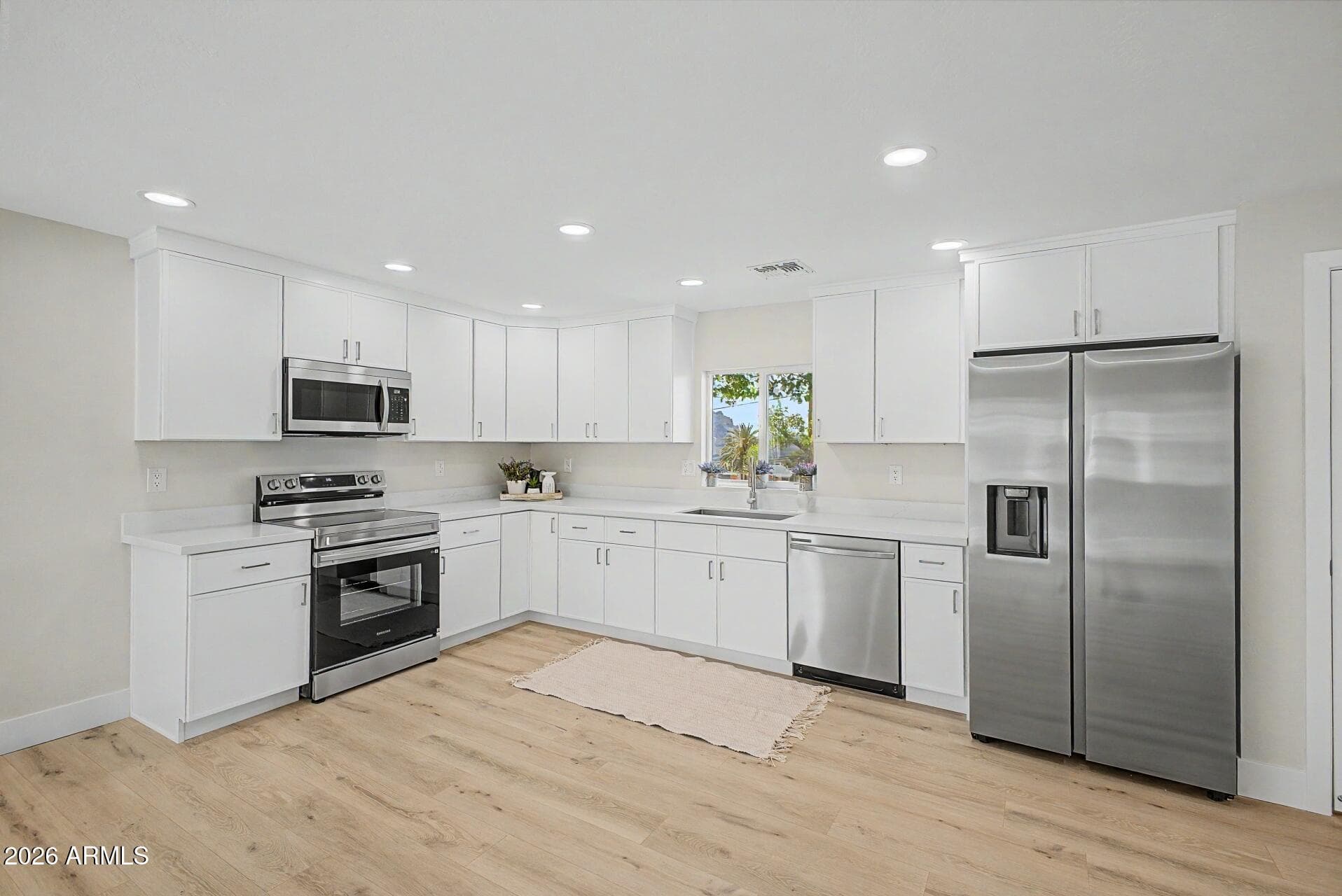 452 W Ray St — photo 1