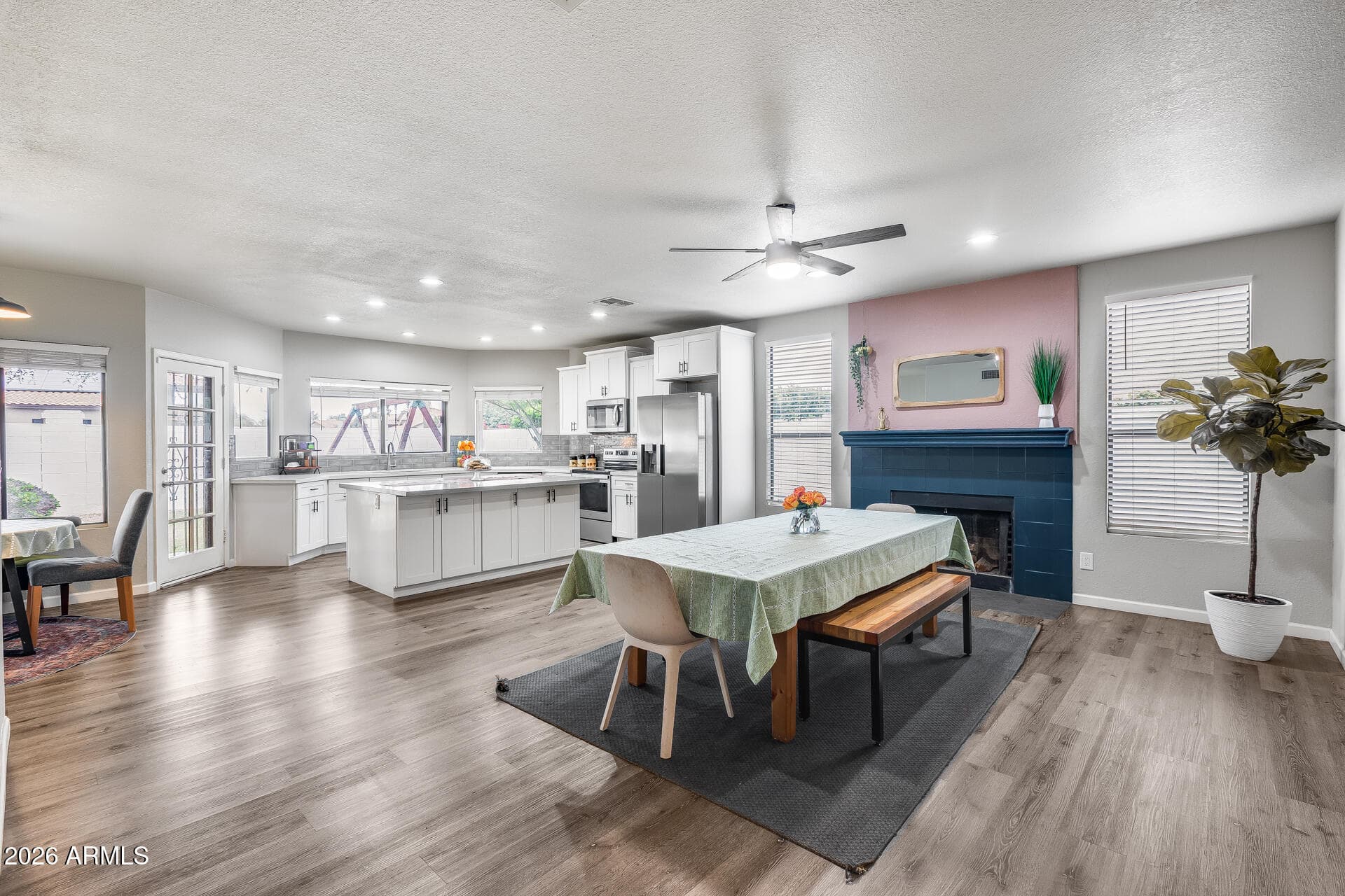 1042 W Newport Beach Dr — photo 2