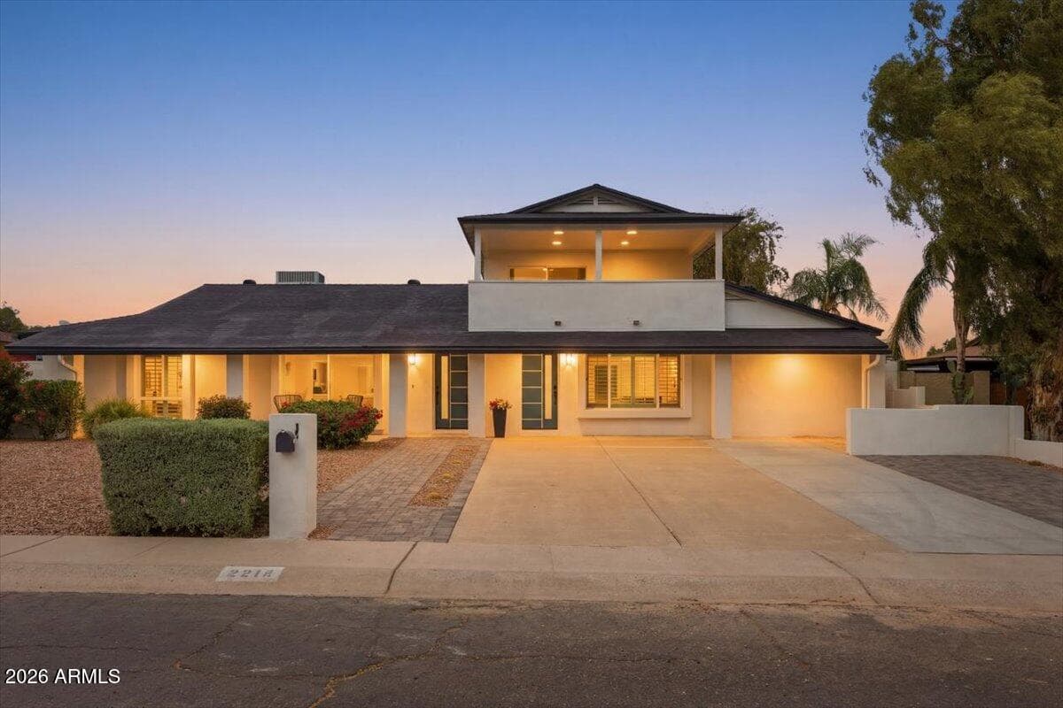 2218 E Sunnyside Dr — photo 1
