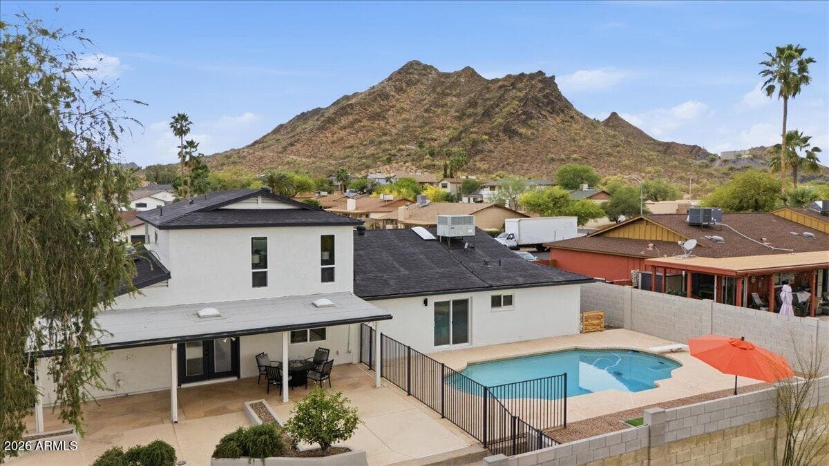 2218 E Sunnyside Dr — photo 2