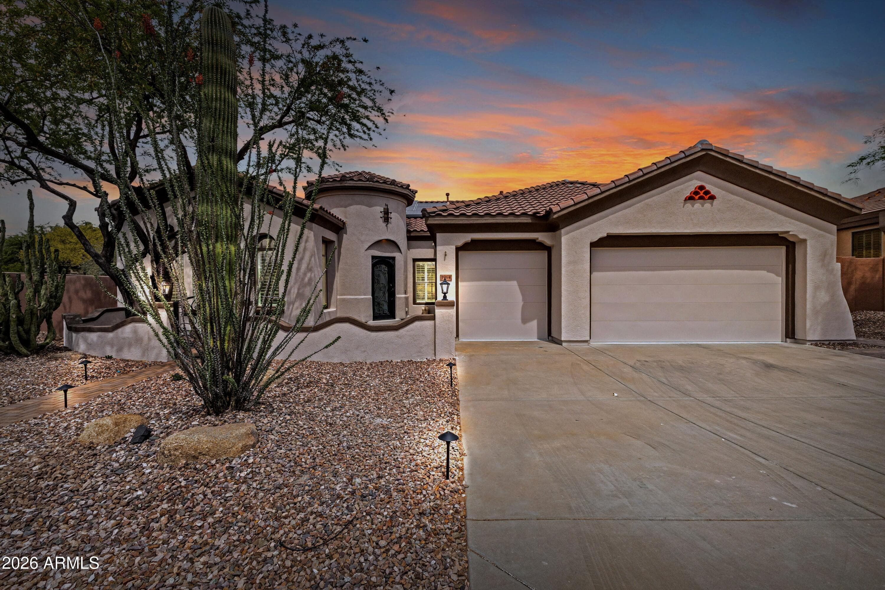 1964 W Wayne Ln — photo 2