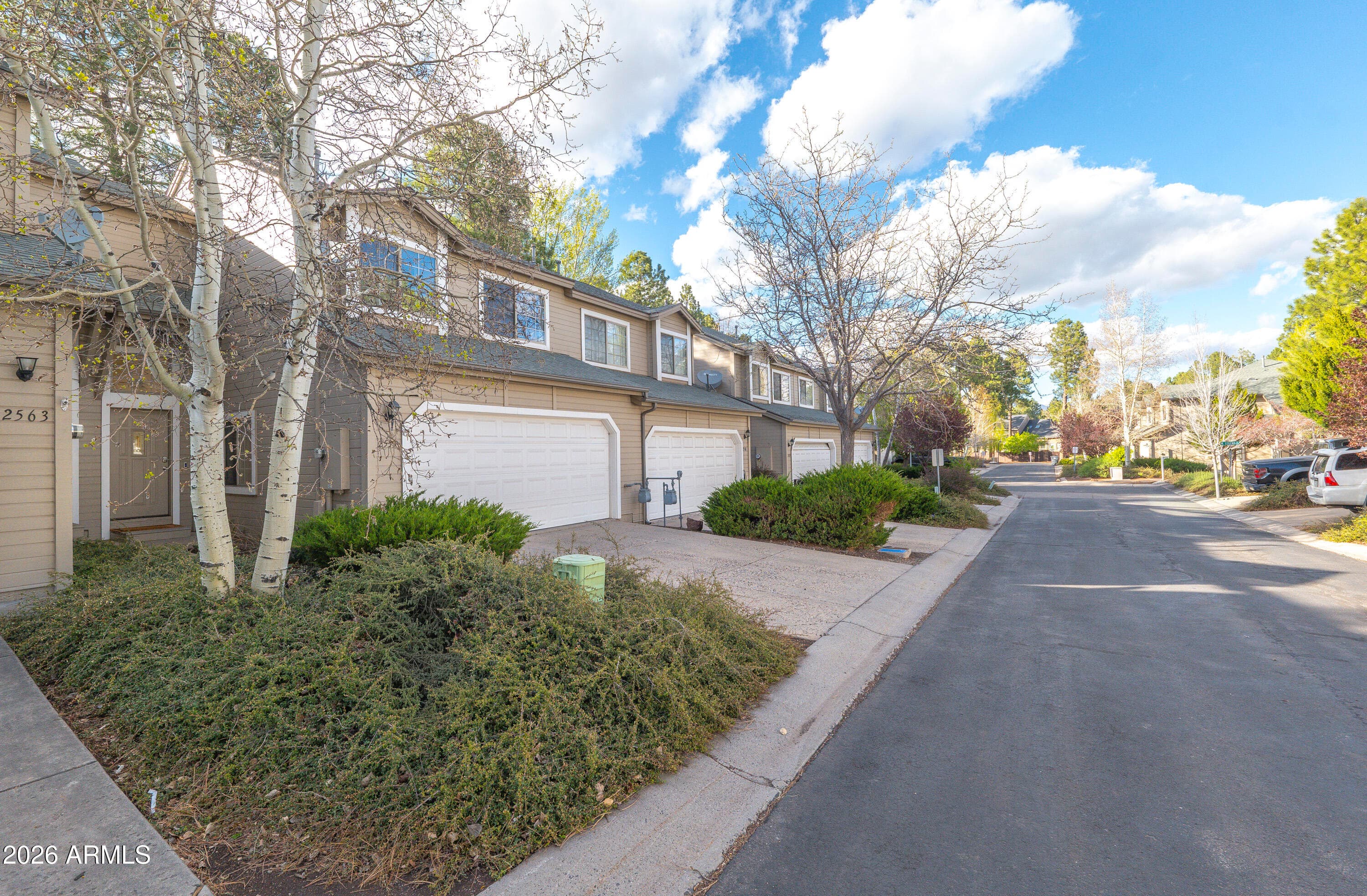 2553 S Eureka Ln — photo 2