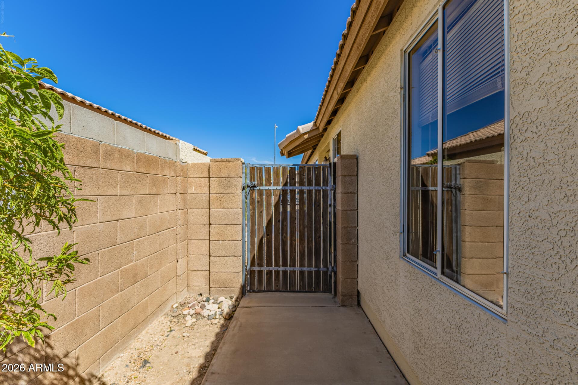 10523 W Mohawk Ln — photo 30
