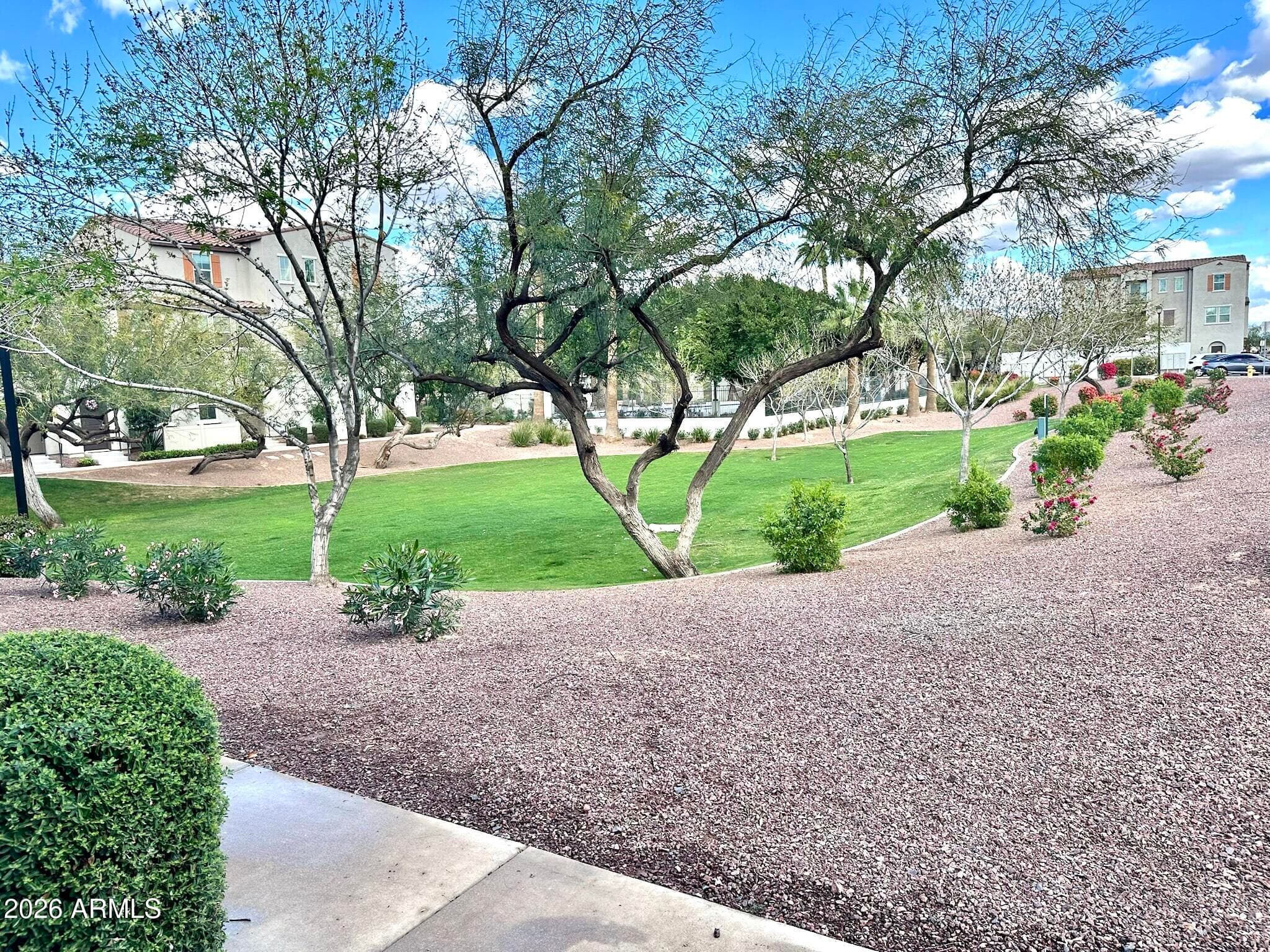 2264 E Huntington Dr — photo 33