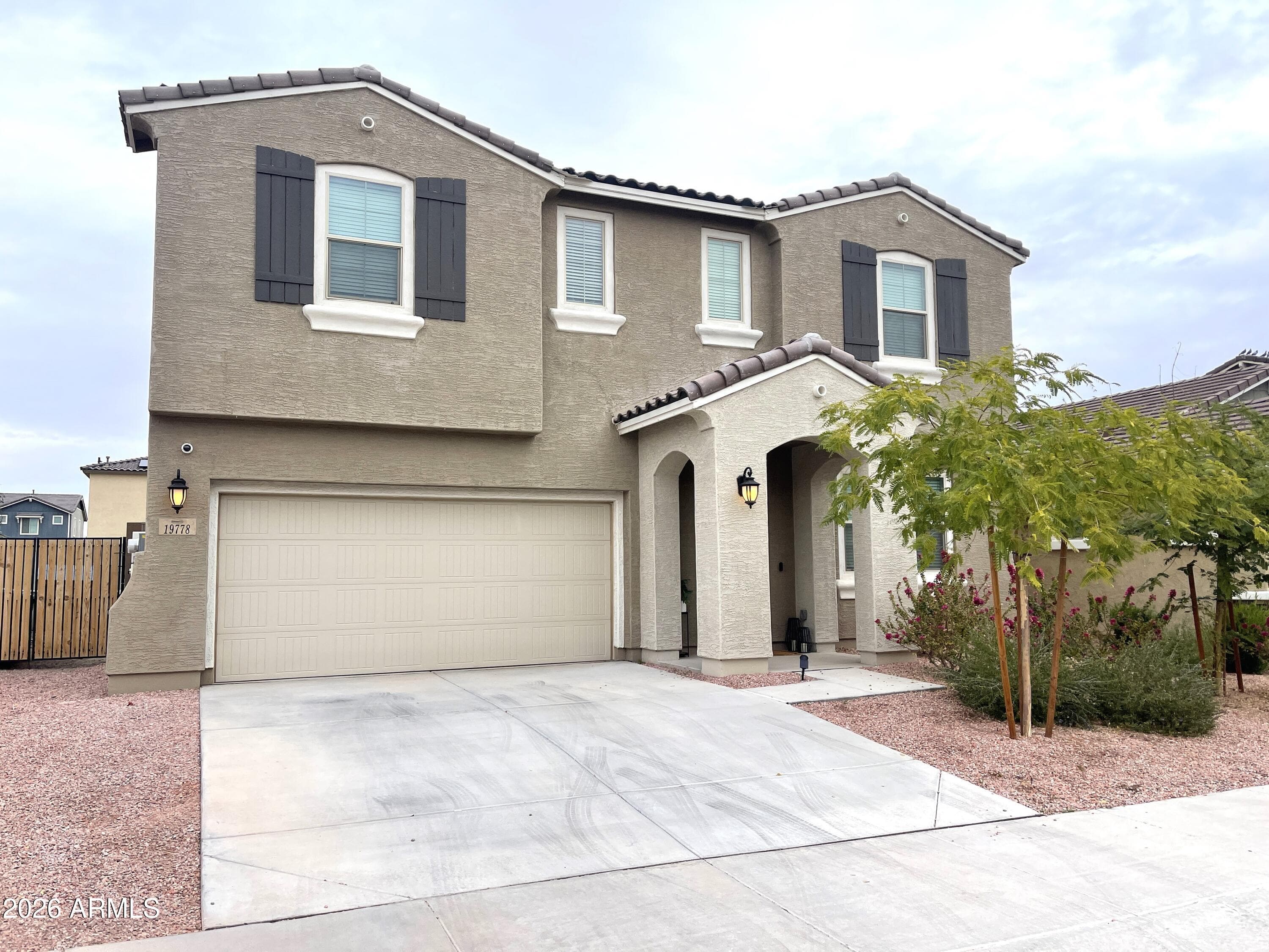 19778 W Verde Ln — photo 2