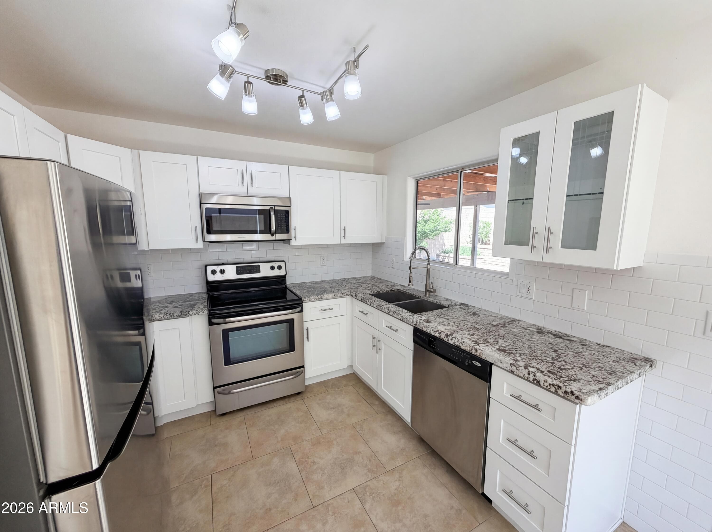 3024 W Salter Dr — photo 2