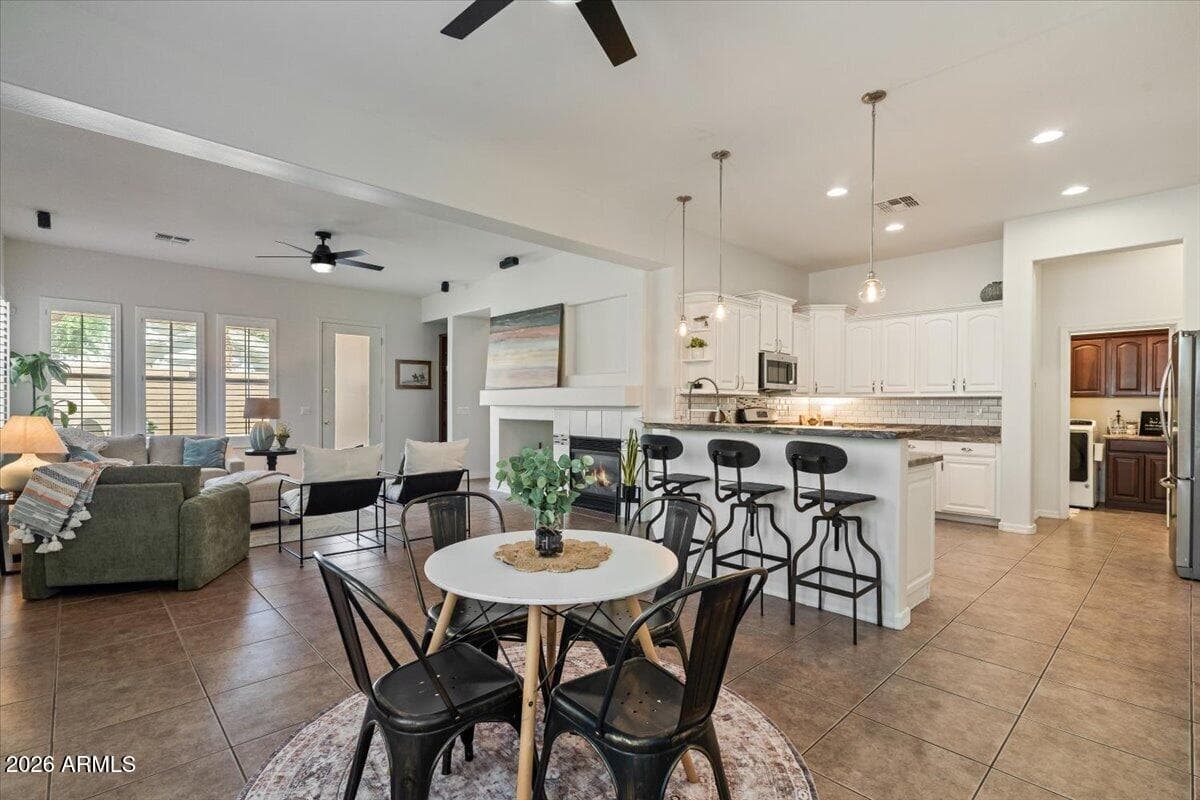 20398 W Thayer St — photo 2