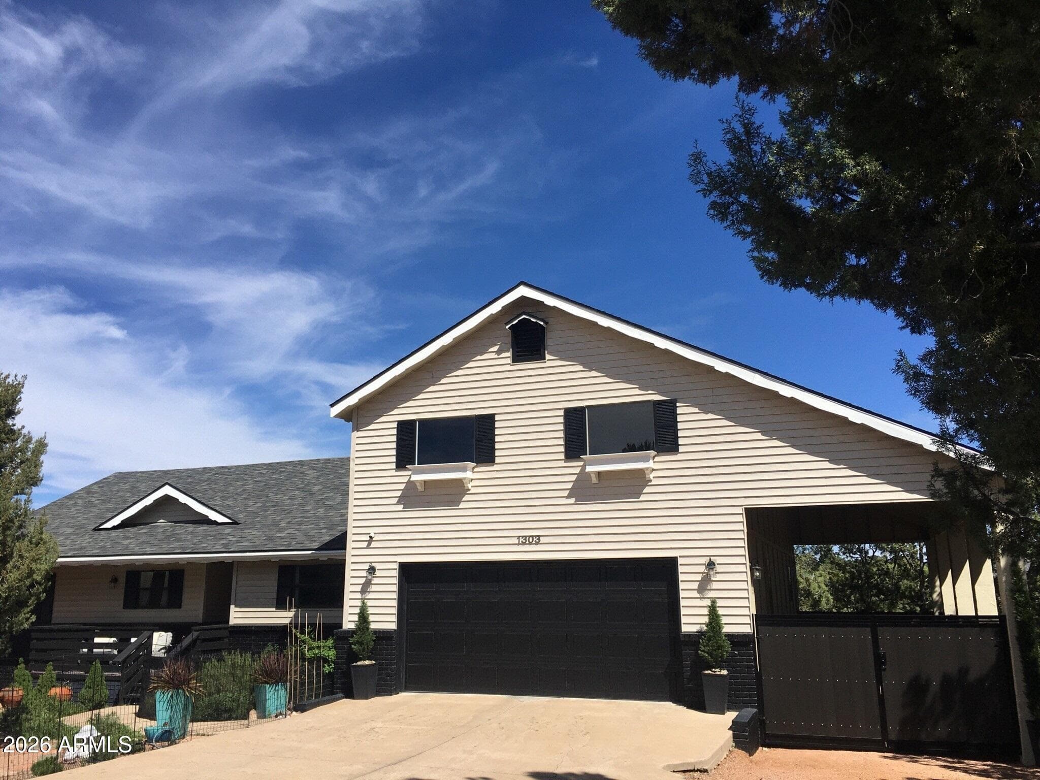 1303 N Sunshine Ln — photo 1