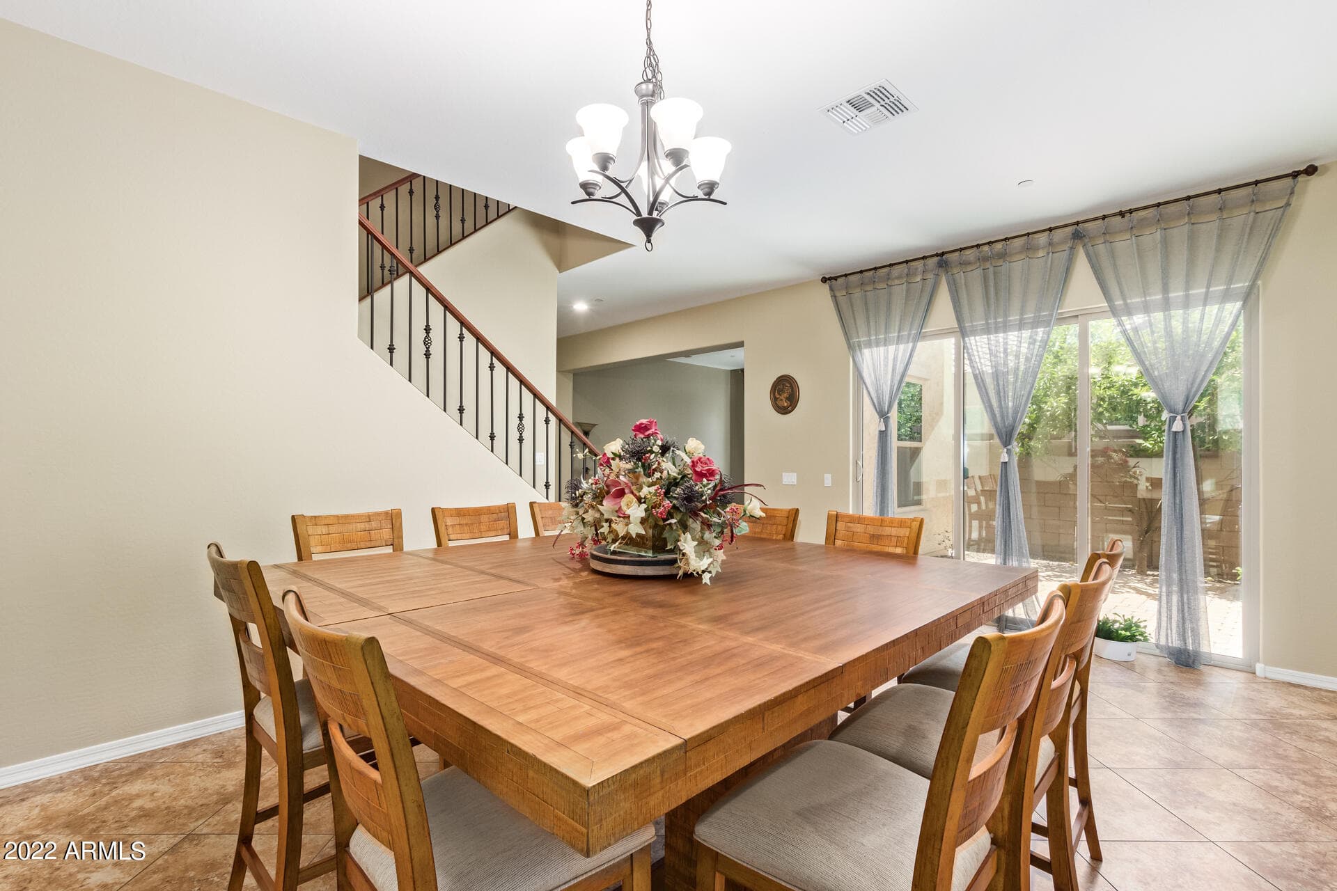 882 E PARKVIEW DR - Photo 2