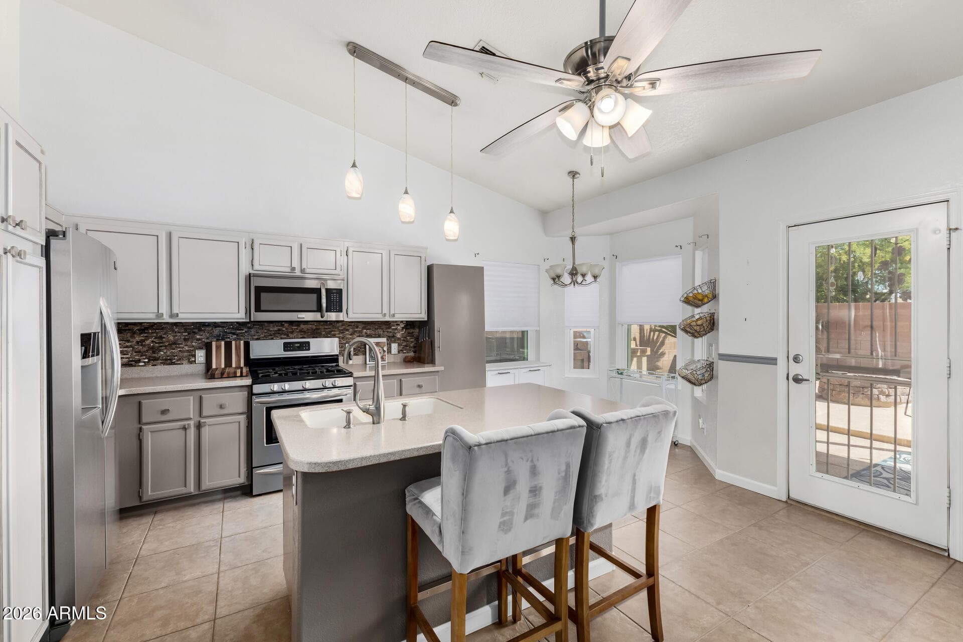 8423 W Dahlia Dr — photo 2