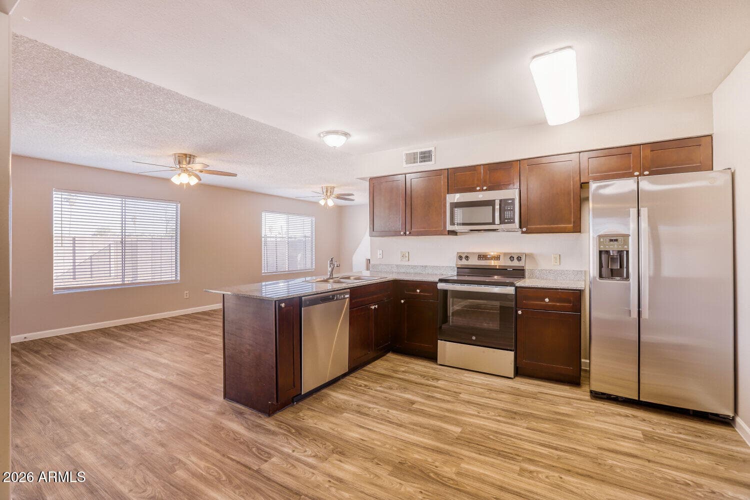 904 W Yale Dr — photo 2