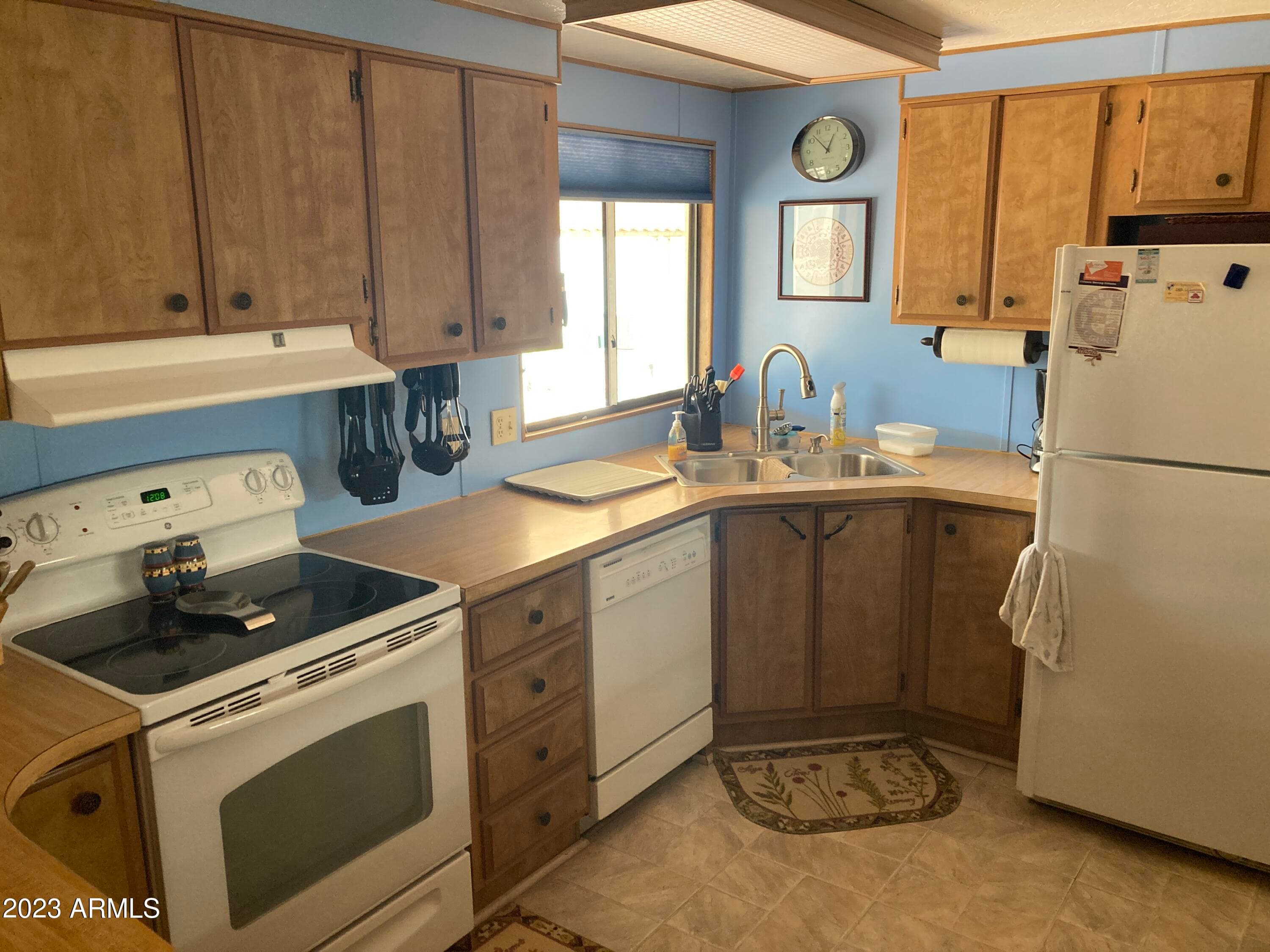 4065 E University Dr 526 — photo 2