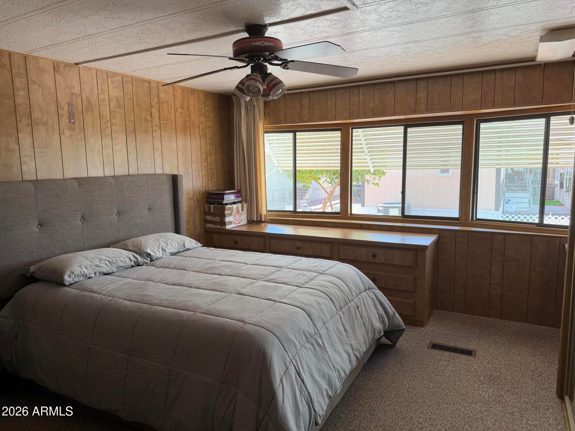 4065 E UNIVERSITY DR - See more photos