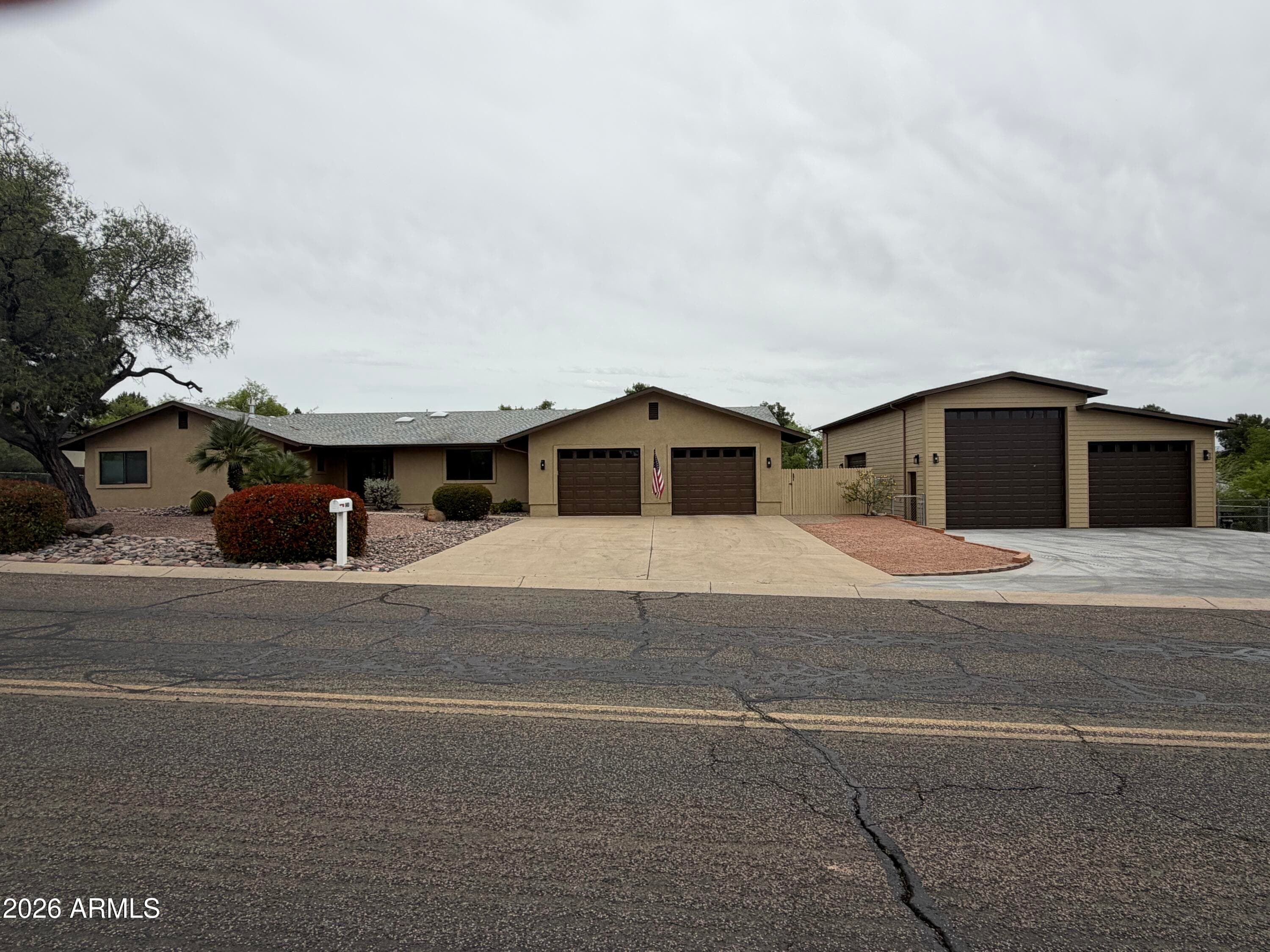 140 Black Hills Dr — photo 1