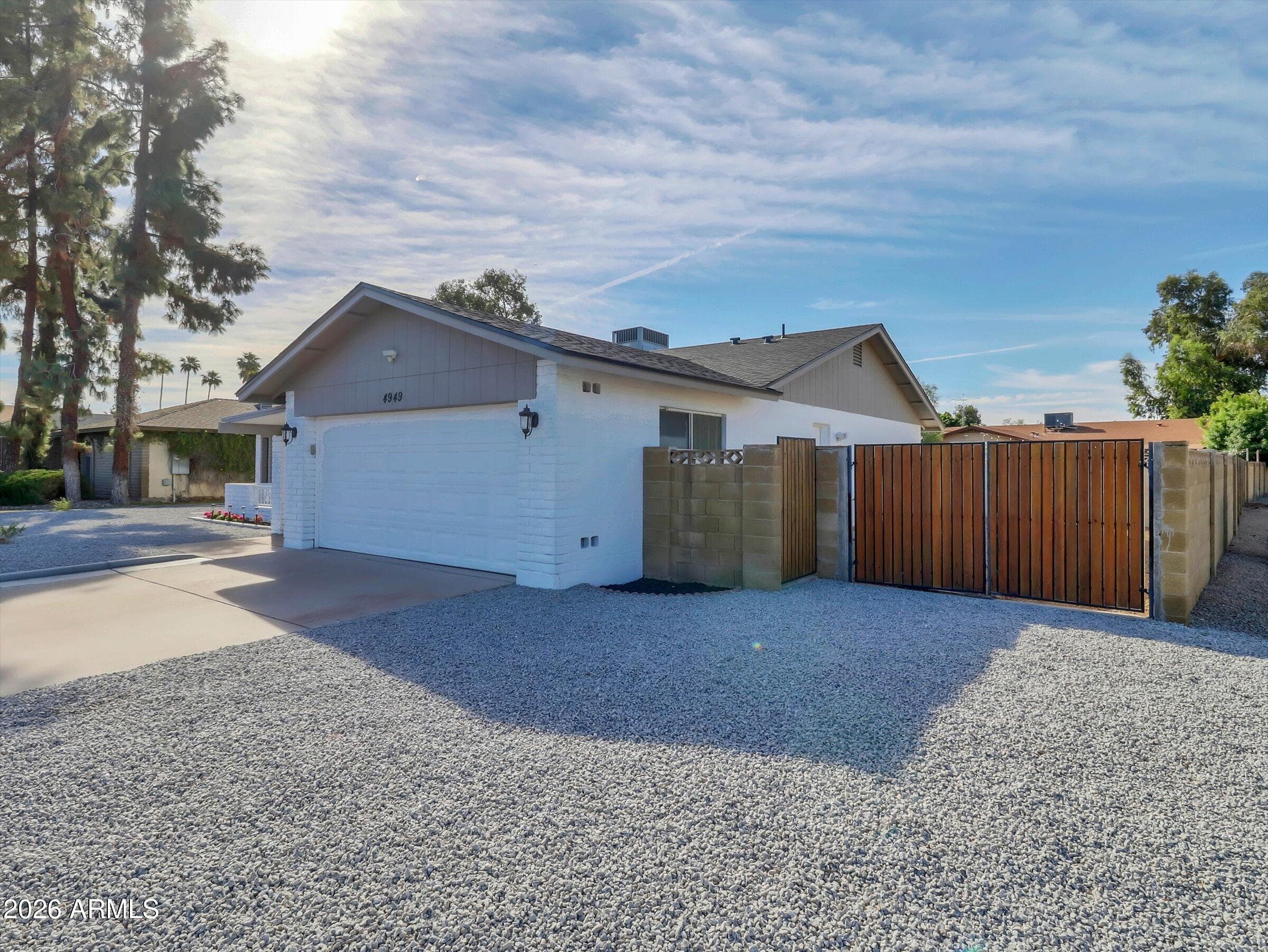 4949 W Royal Palm Rd — photo 2
