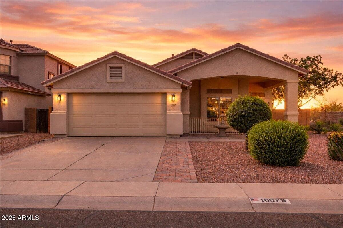 16679 W Saguaro Ln — photo 1