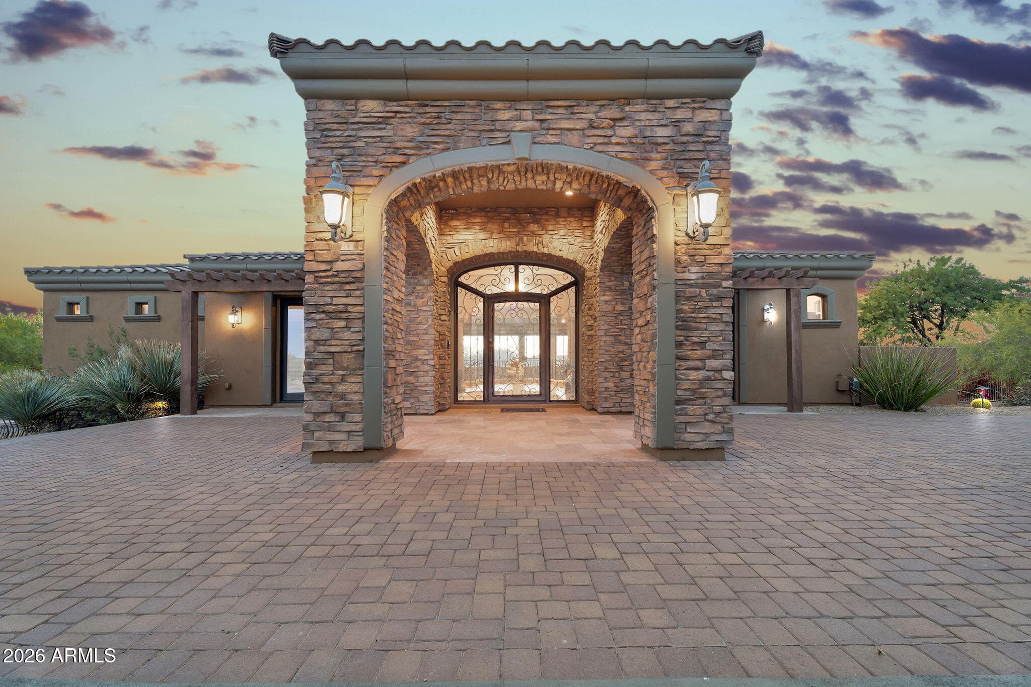 37084 N Boulder View Dr — photo 2