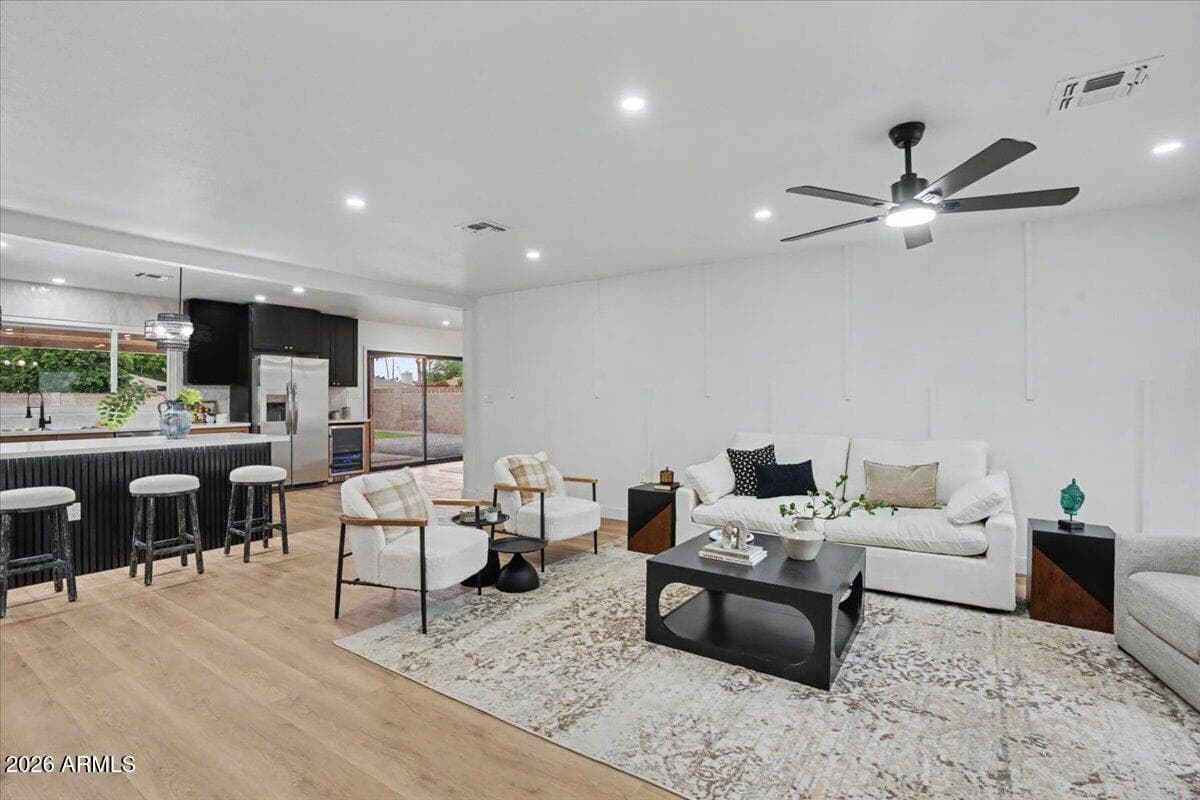 2908 S George Dr — photo 1