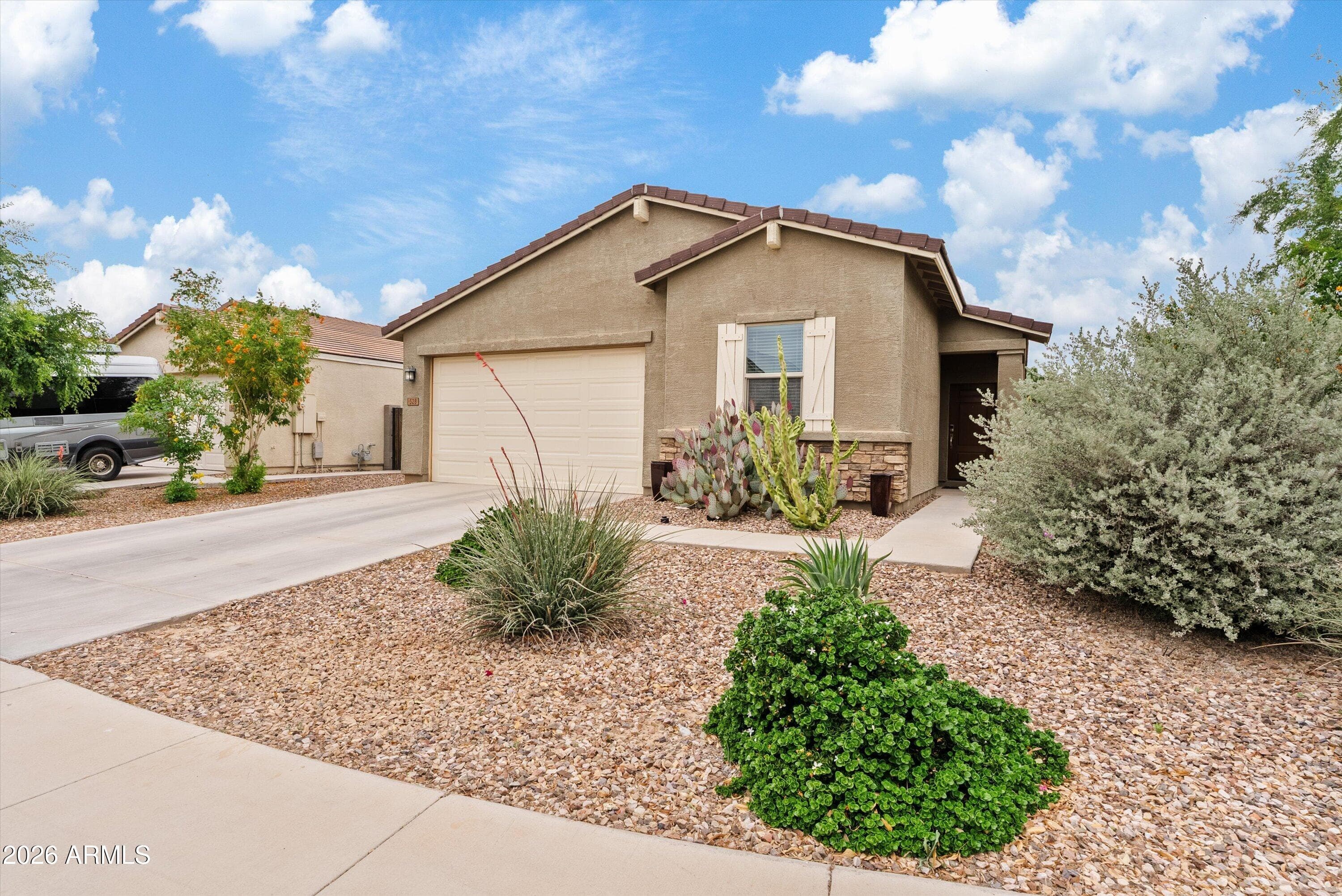 528 W Magena Dr — photo 1