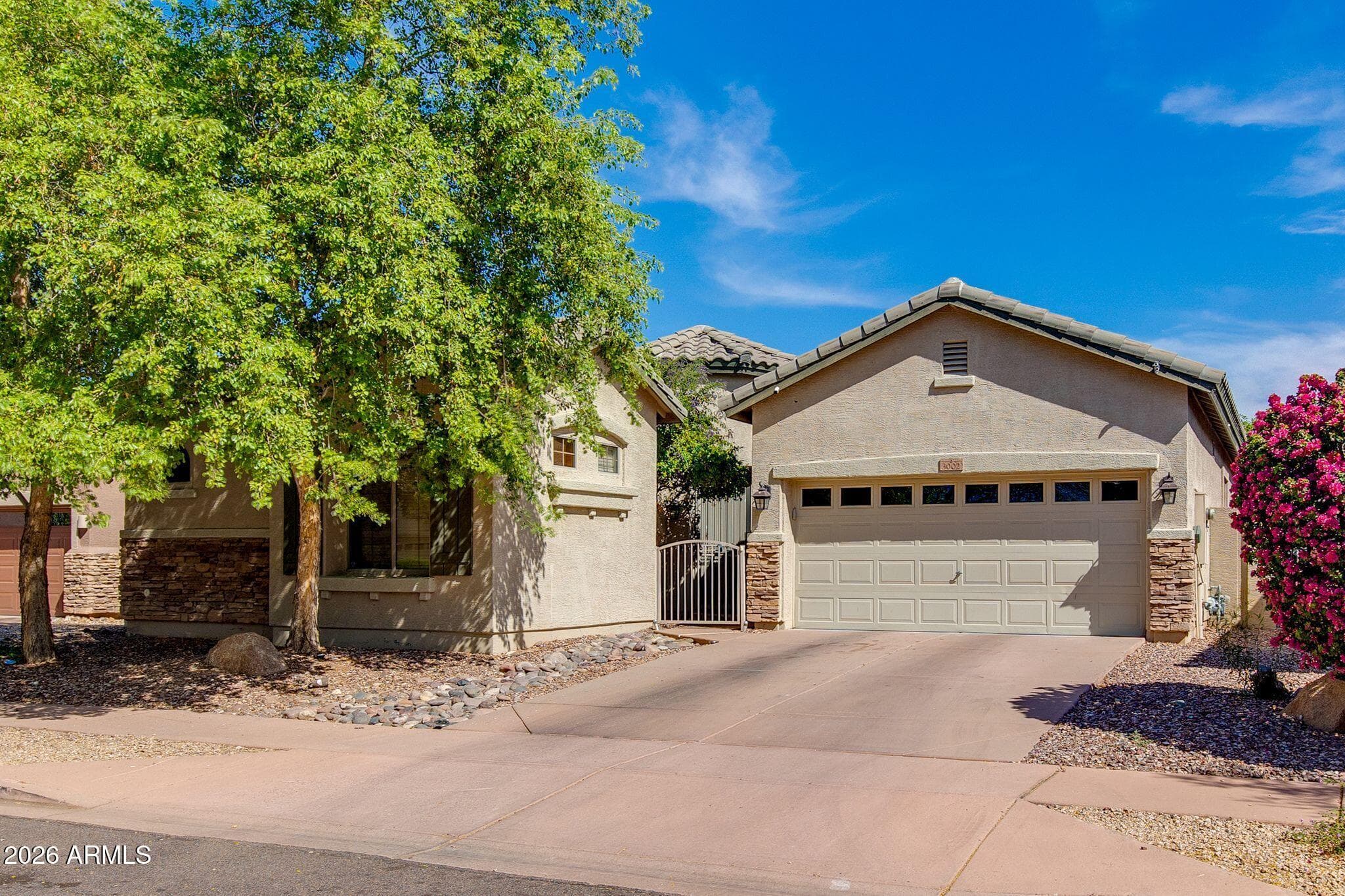 3002 W Sentinel Rock Rd — photo 1