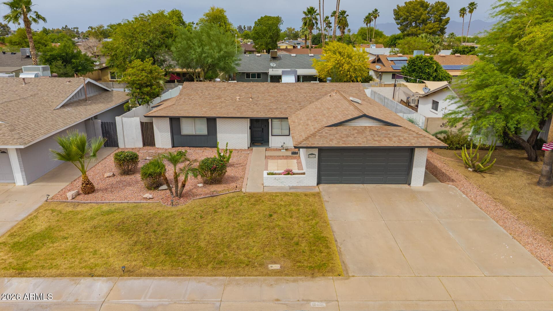 8716 E Mitchell Dr — photo 1