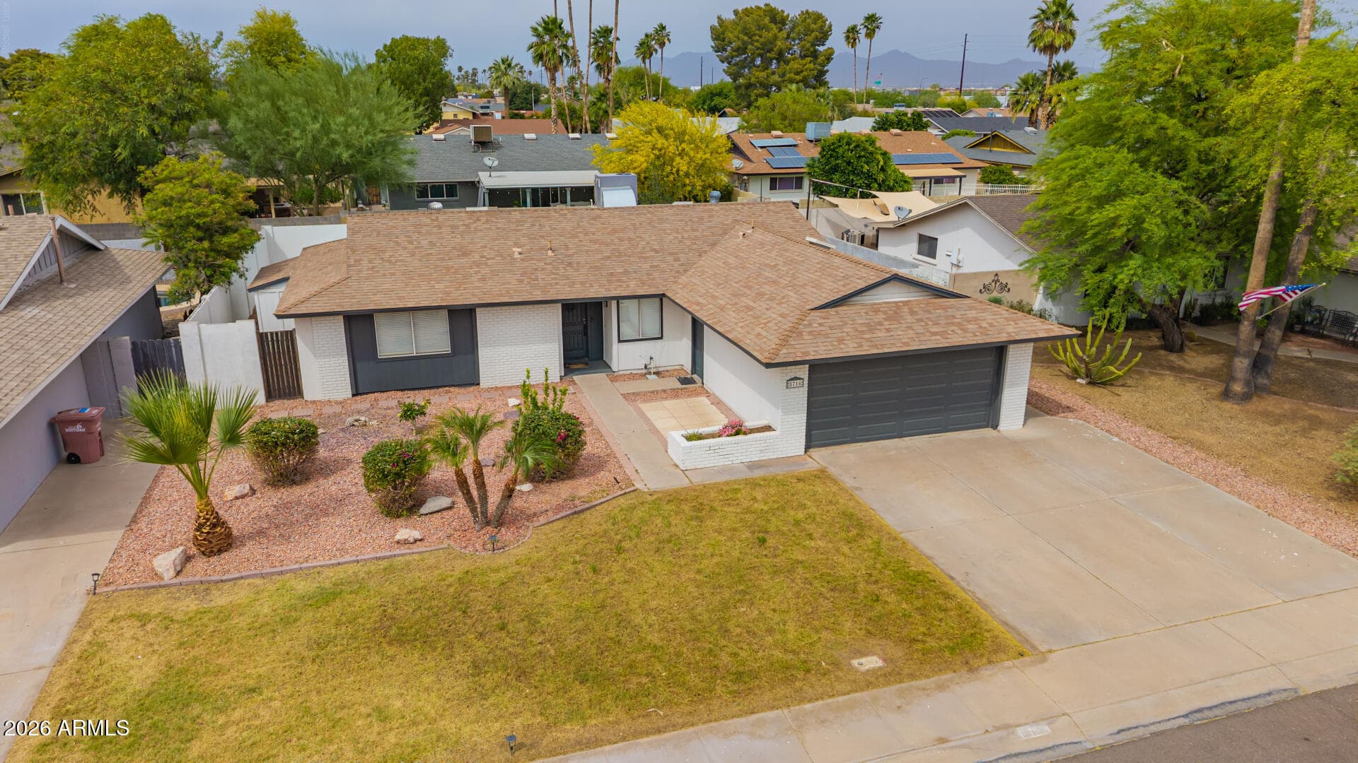 8716 E Mitchell Dr — photo 2