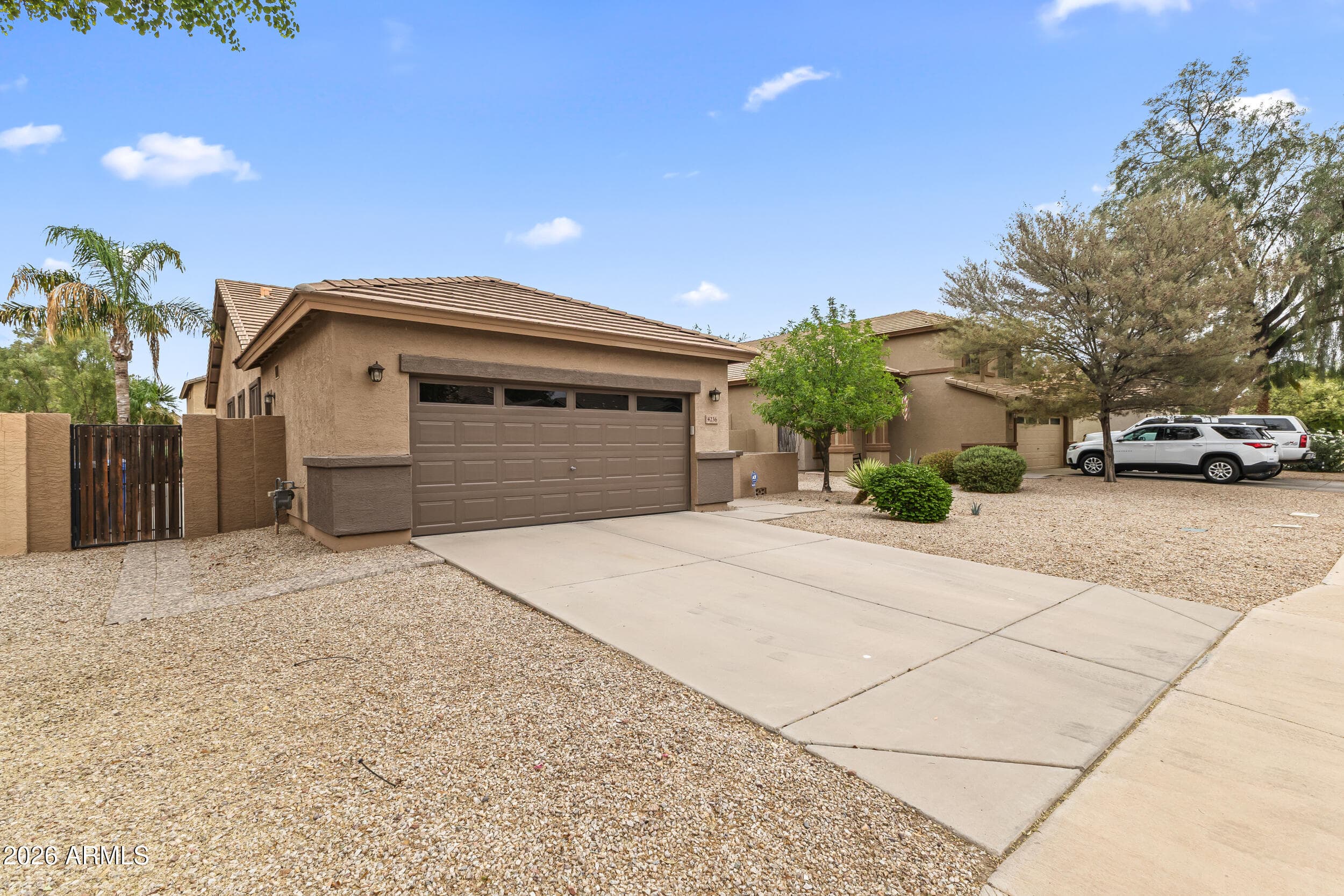 4236 E Oxford Ln — photo 2
