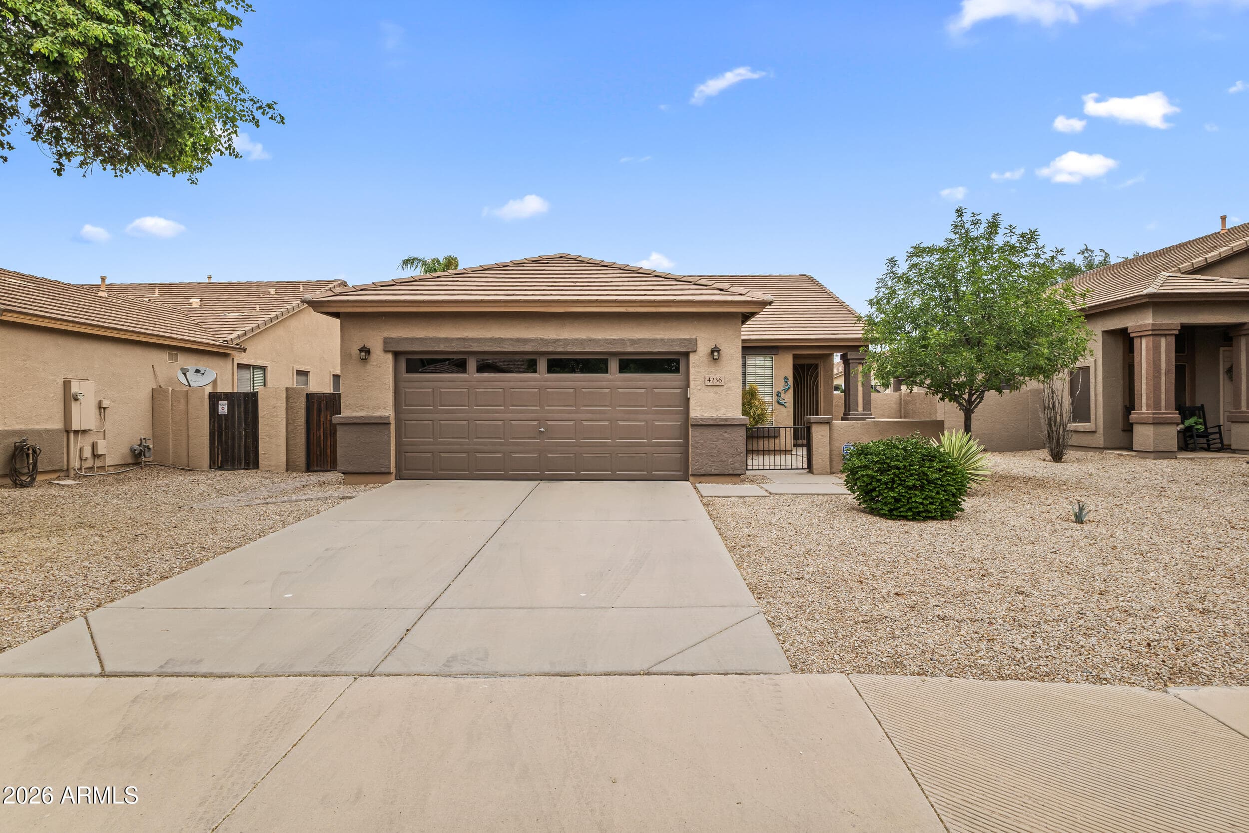 4236 E Oxford Ln — photo 1