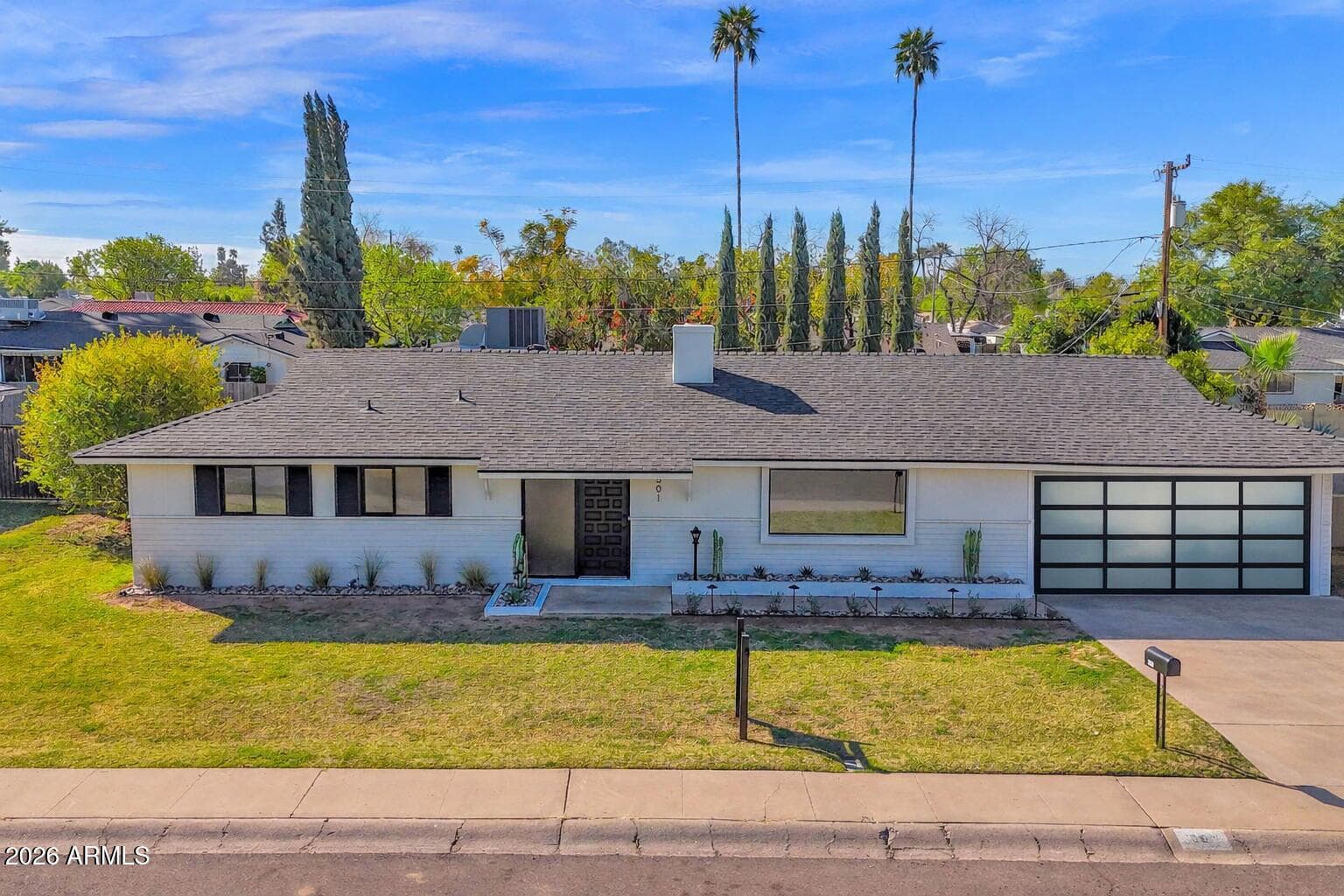 501 W Seldon Ln — photo 2