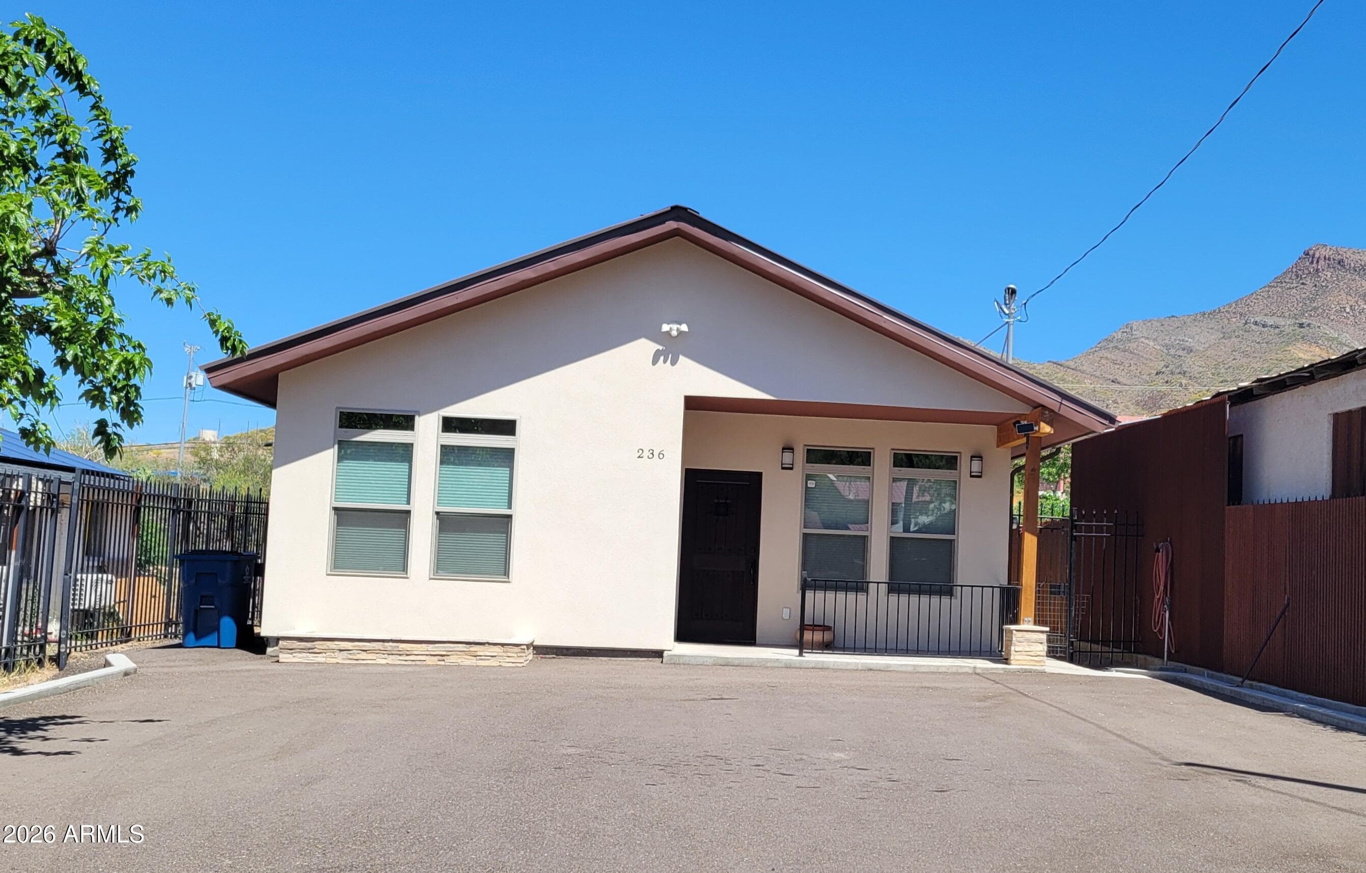236 W Heiner Dr — photo 1